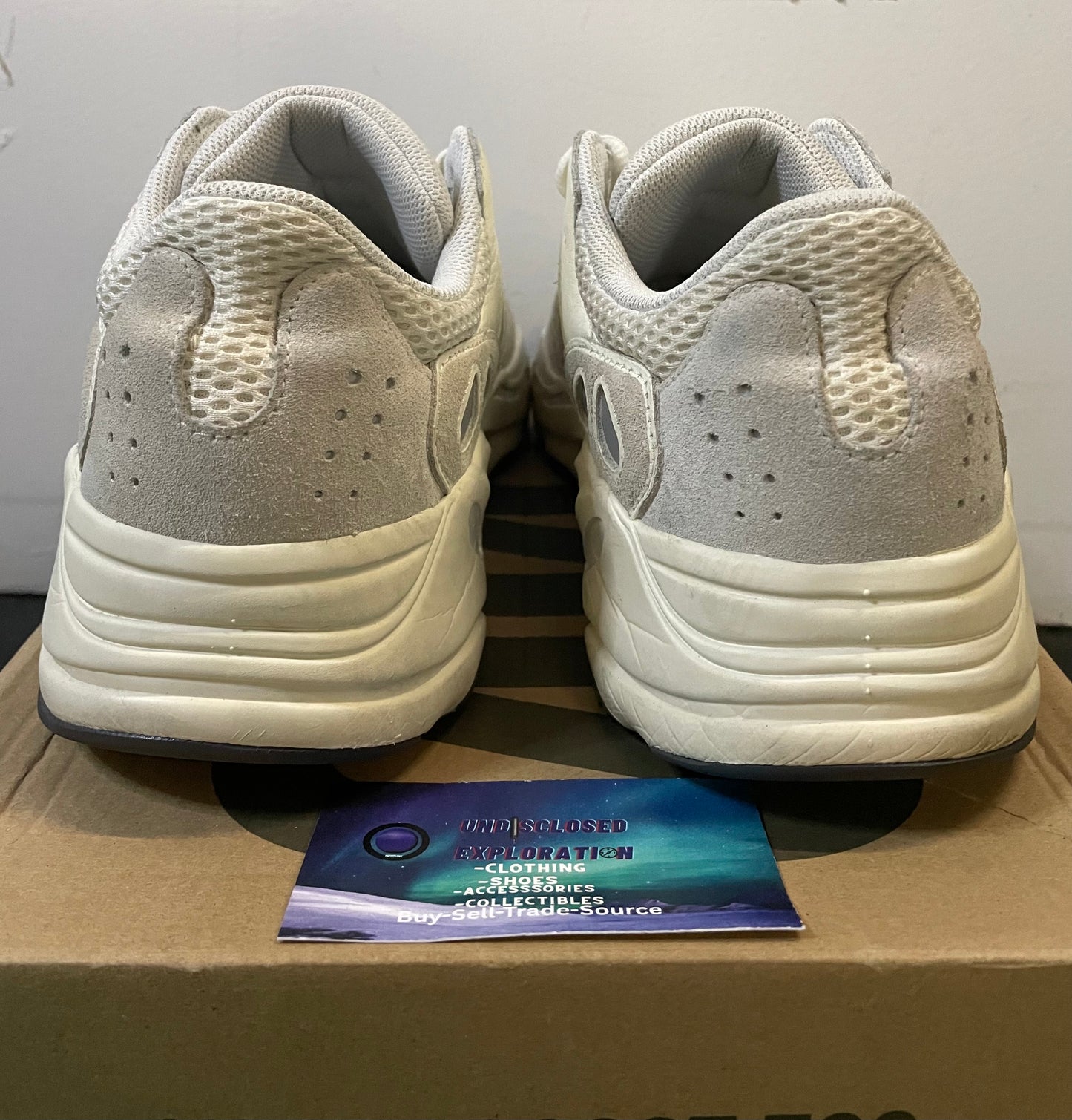 Yeezy Boost 700 analog size 11men/12.5women