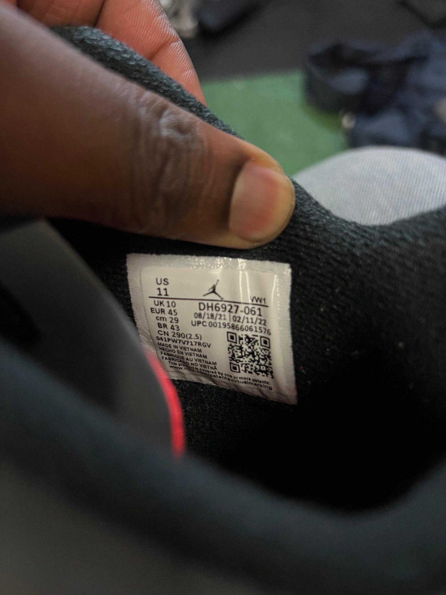 Jordan 4 Infared size 11men/12.5women