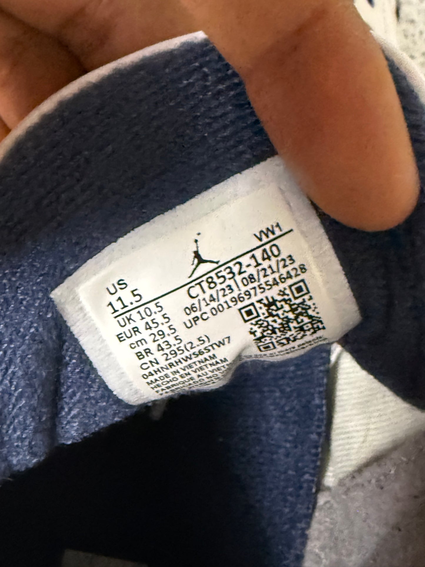 Jordan 3 Midnight Navy 11.5 Men/13 Women “Preowned”