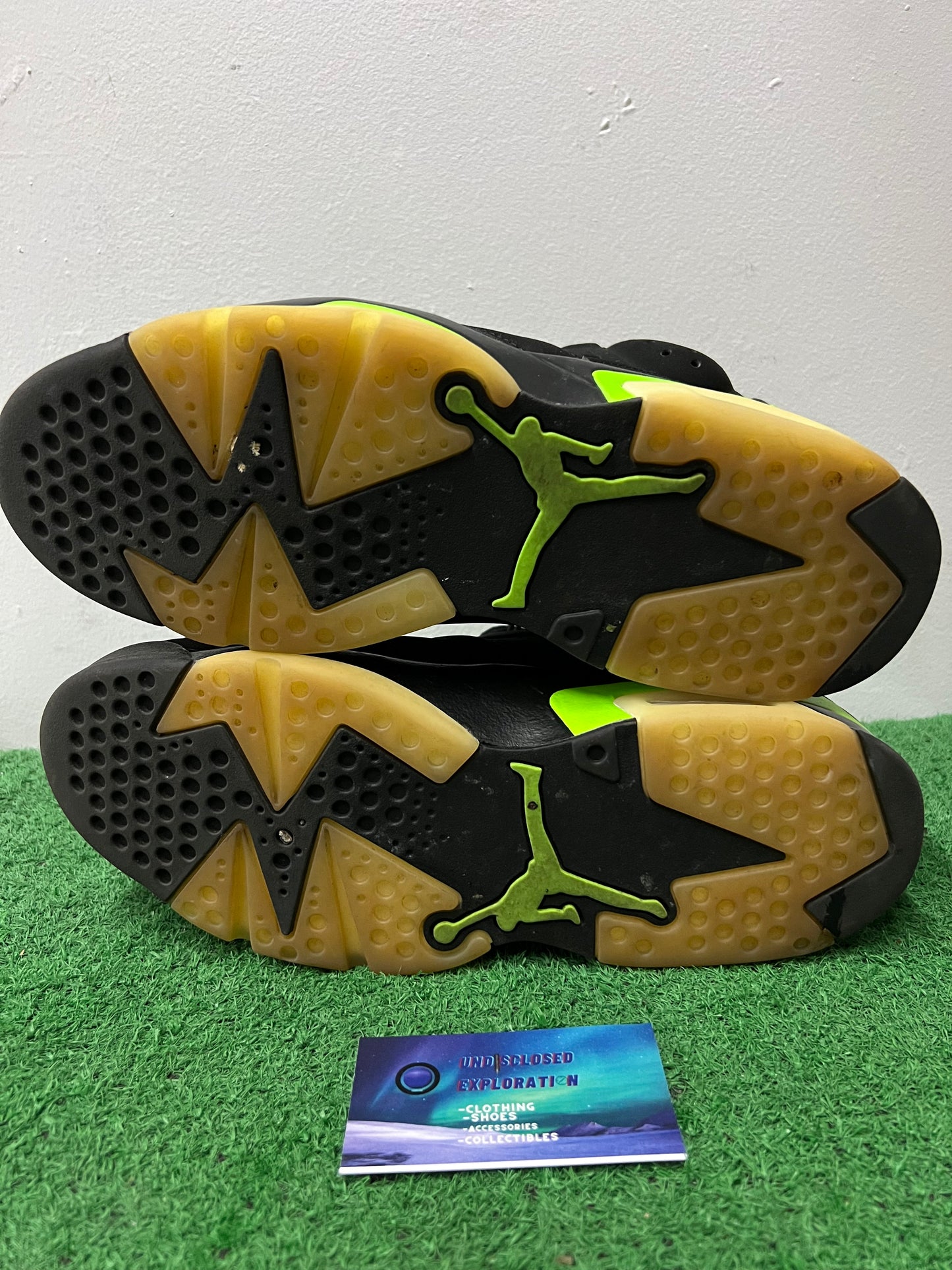 Jordan 6 electric green size 10men/11.5women