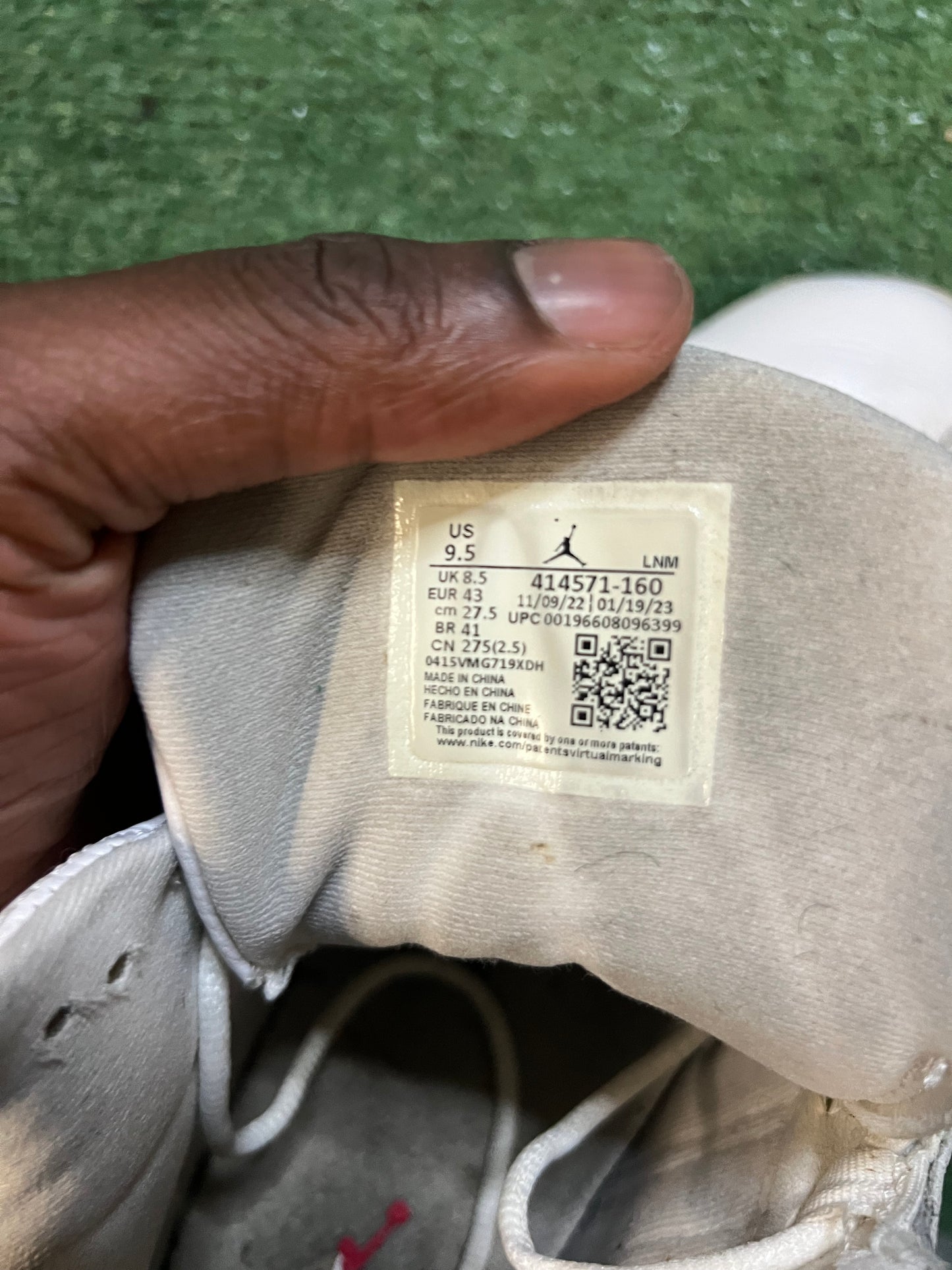 Jordan 13 wolf grey size 9.5men/11women