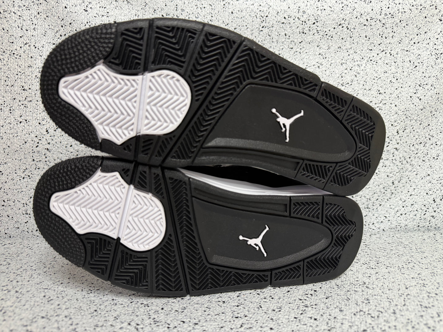 Jordan 4 Thunder