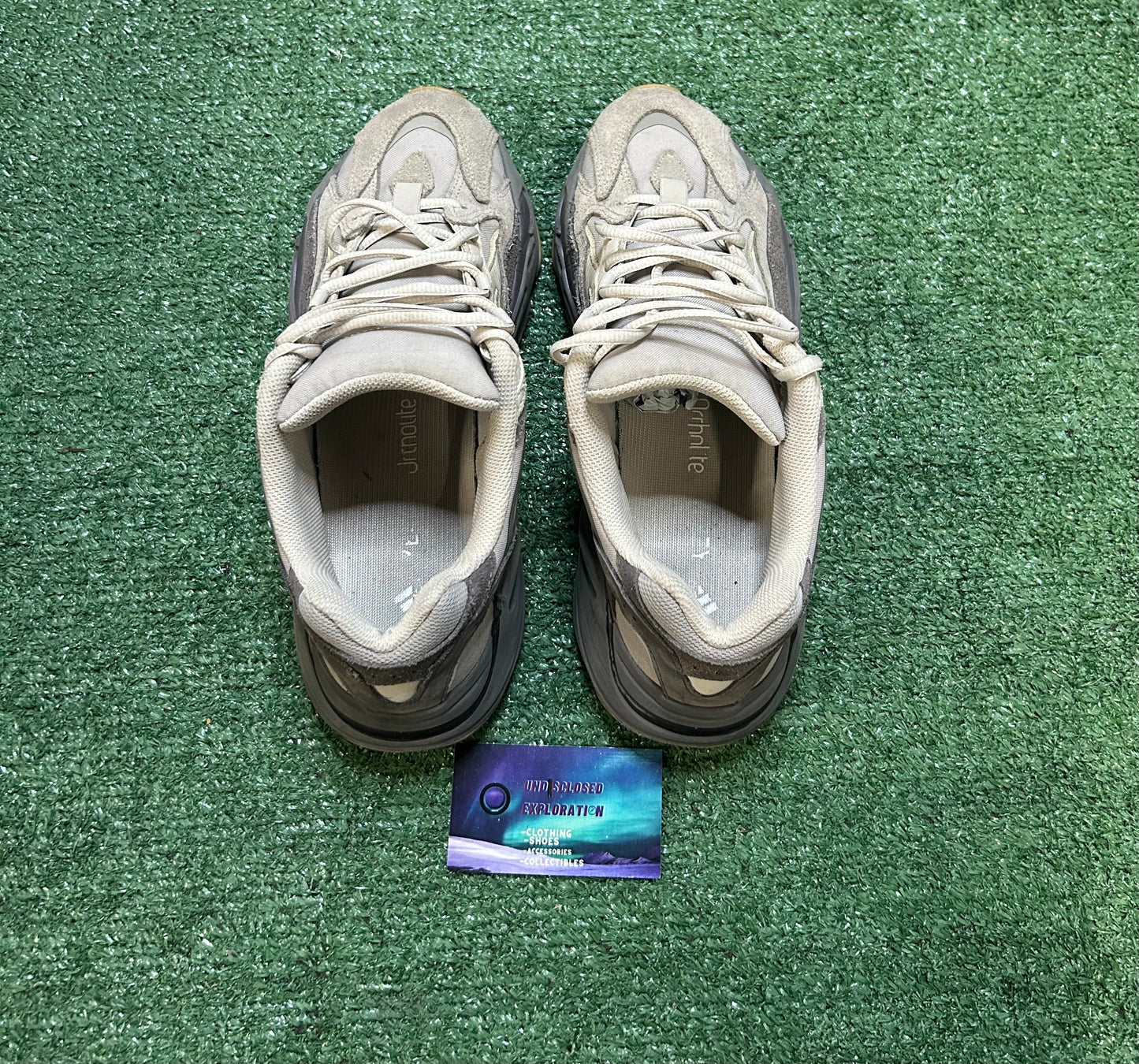 Adidas Yeezy boost 700 v2 tephra size 9.5men/11women