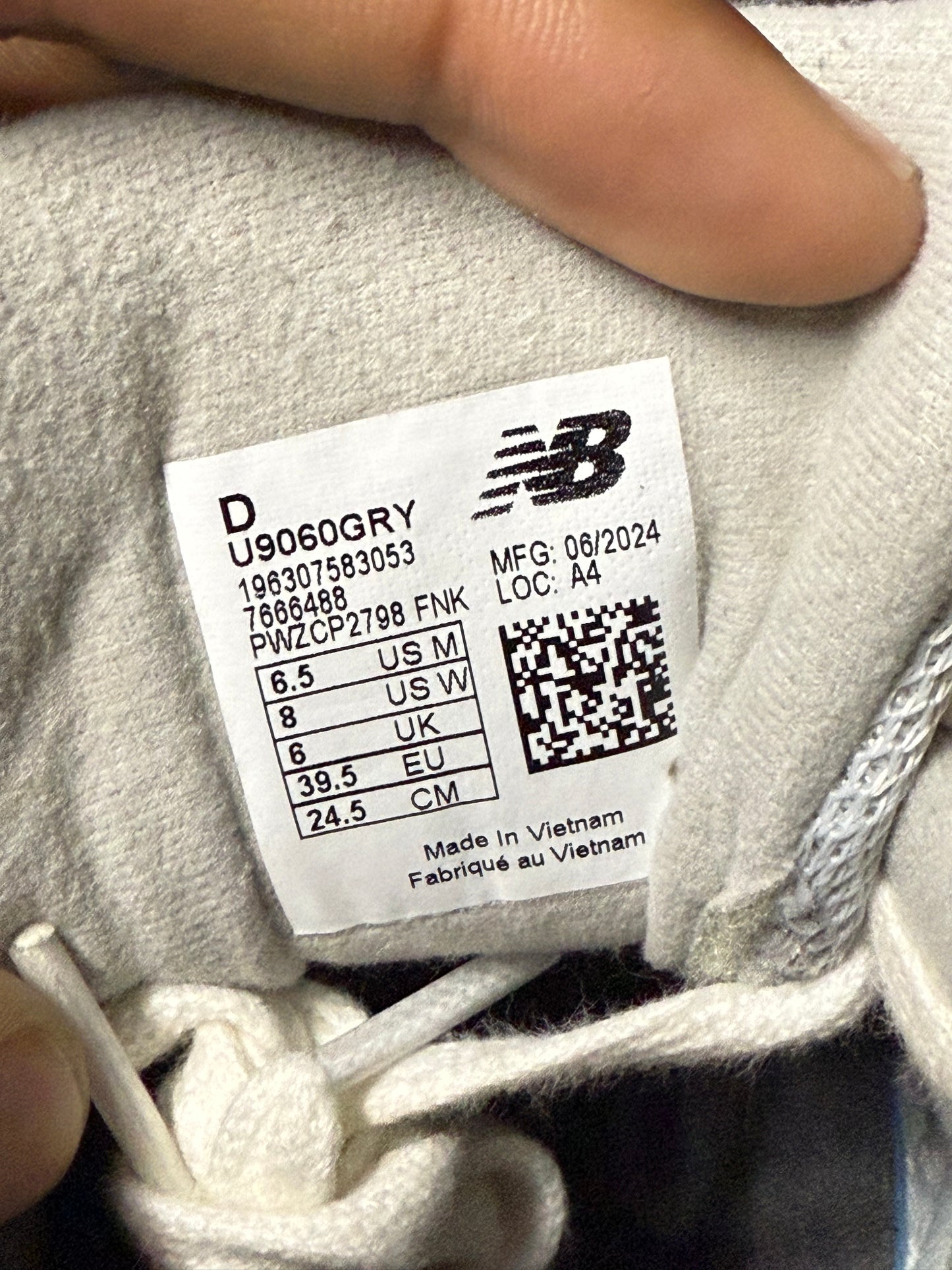 New Balance 9060 6.5 Men/8 Women “Preowned”