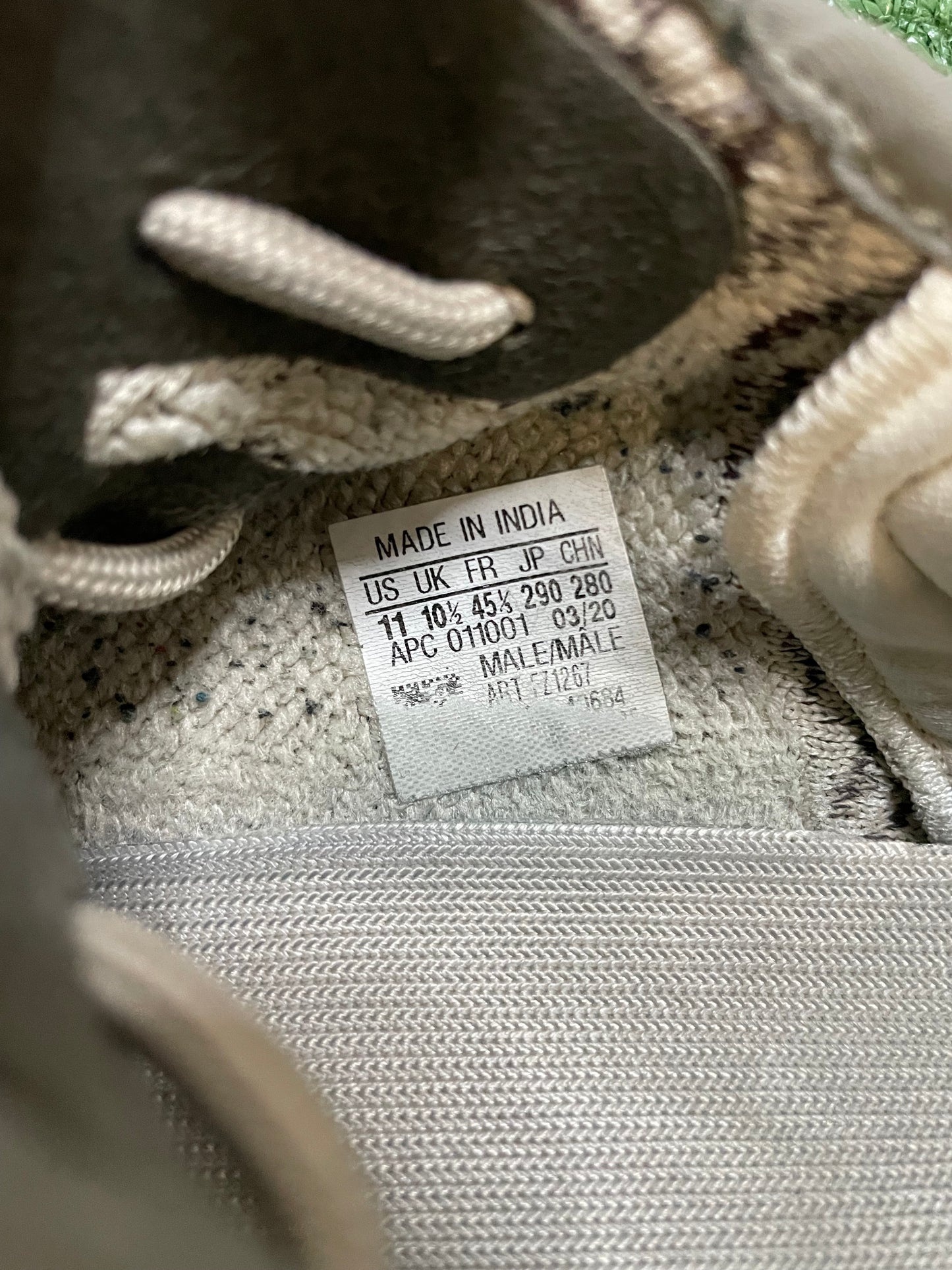 Yeezy boost 350 v2 zyon size 11men/12.5women