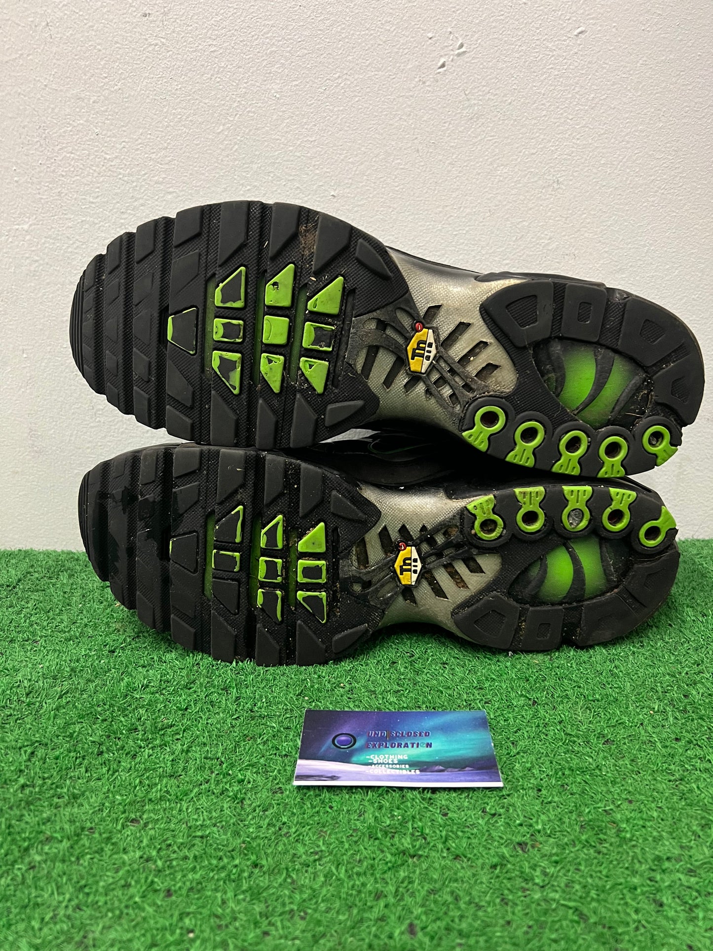 Nike air max plus black silver green strike size 12men/13.5women