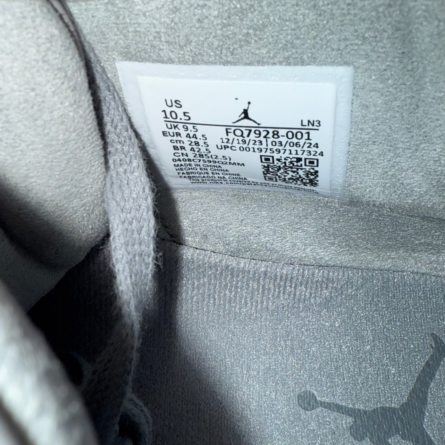 Jordan 4 Wet Cement 10.5 Men/12 Women “Preowned”
