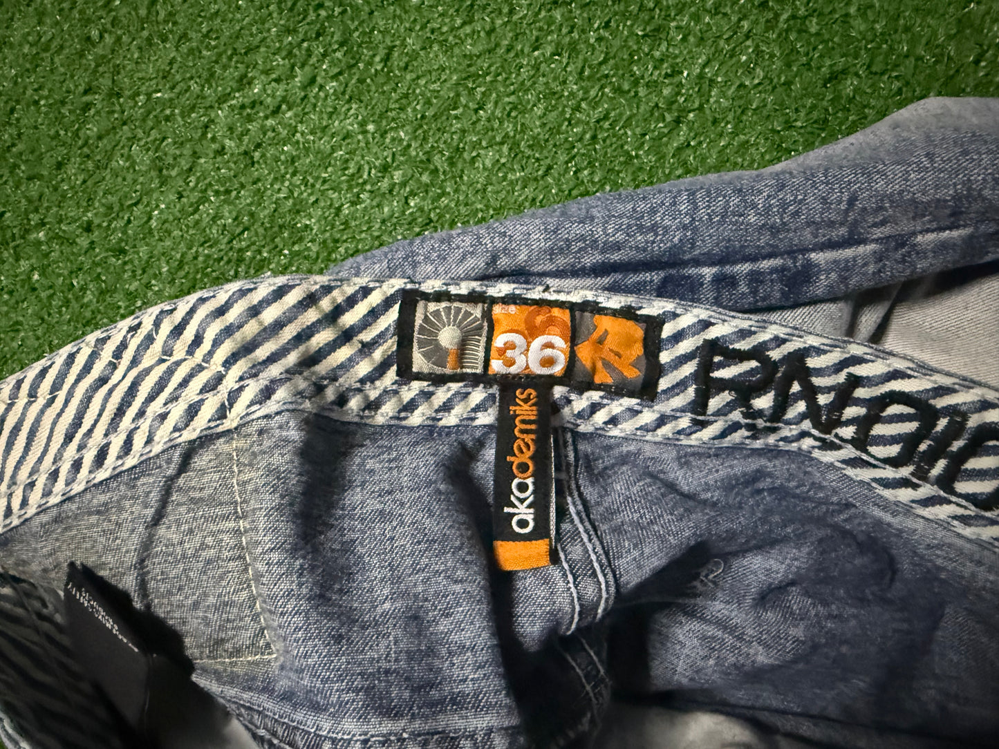 Vintage Akademiks Jeans