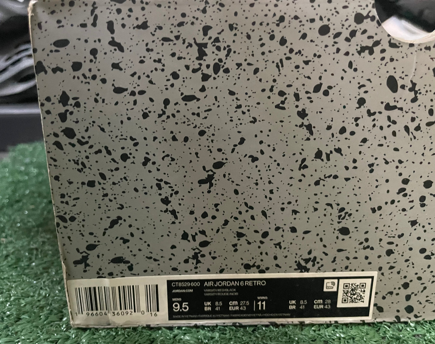 Air Jordan 6 Retro Toro bravo size 9.5men/11women