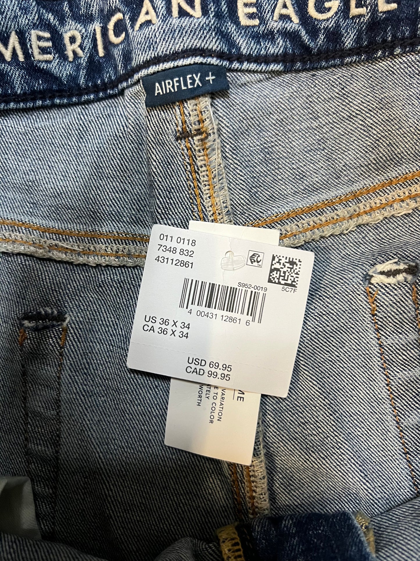 American eagle light wash distressed jeans