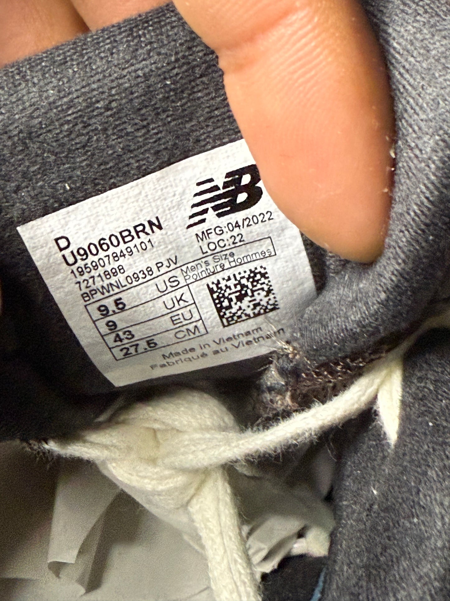 New Balance 9060 Brown Black 9.5 Men/11 Women “Preowned”