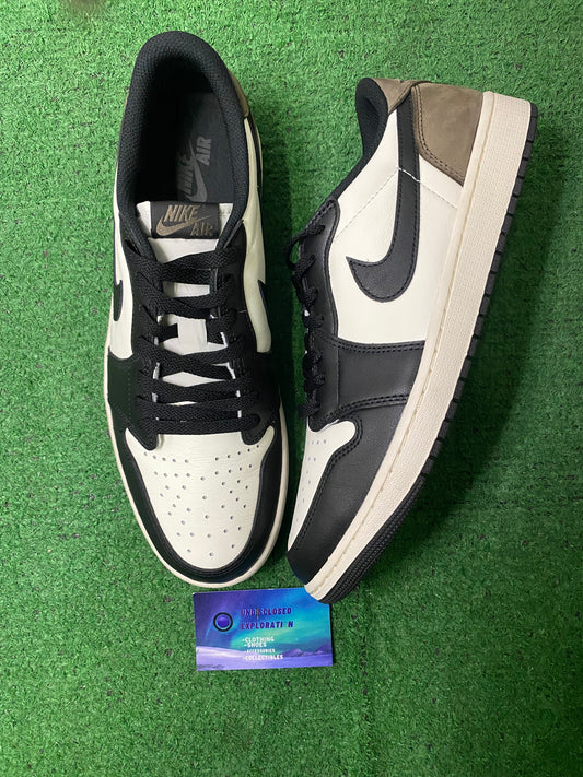 Jordan 1 low mocha size 12men/13.5women