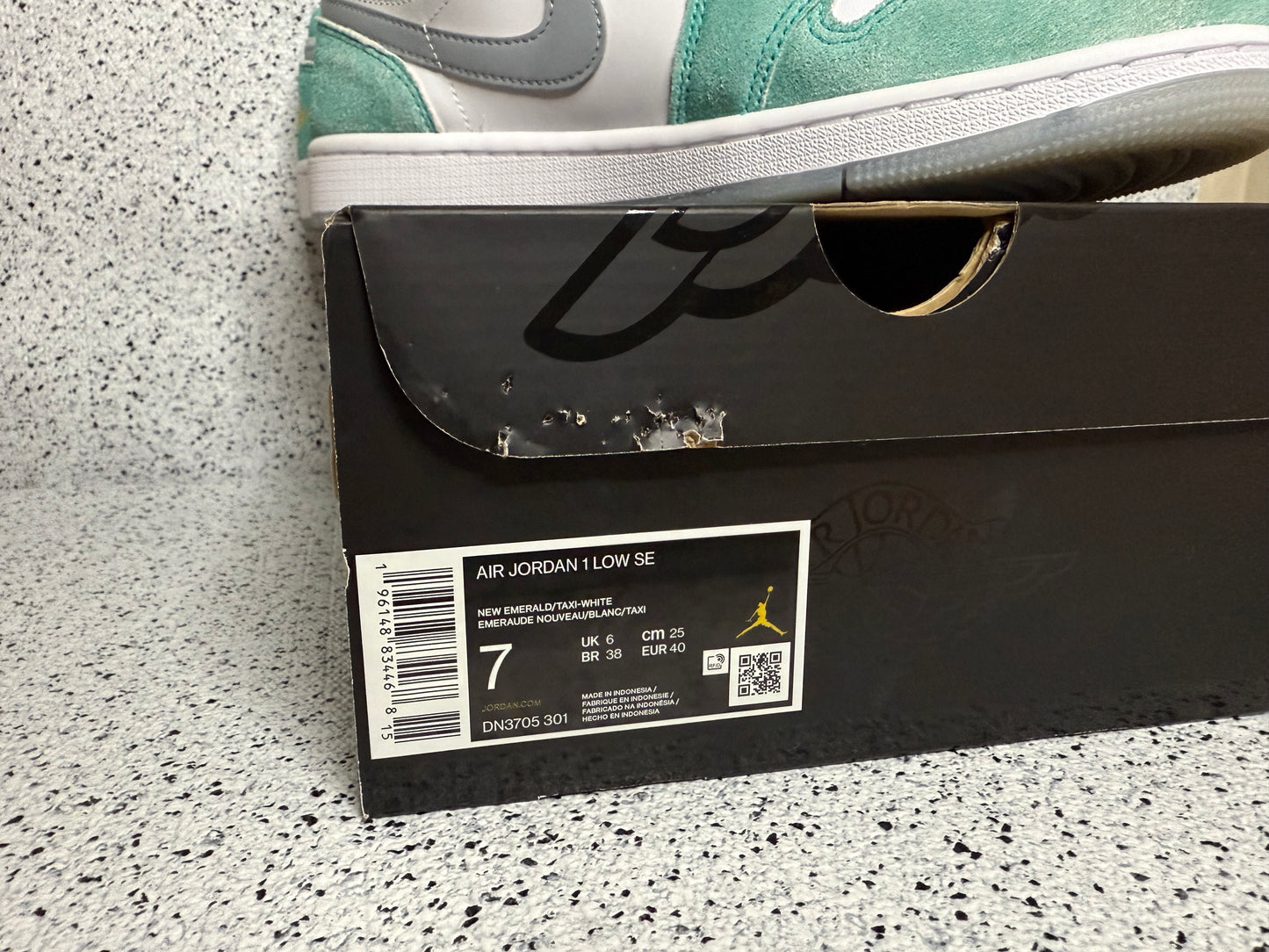 Jordan 1 Low New Emerald 7 Youth/8.5women “Preowned”