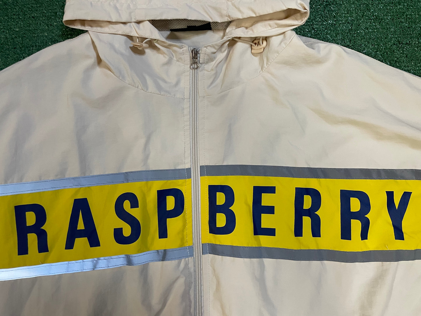 Gv Gallery Raspberry Hills cream and yellow windbreaker
