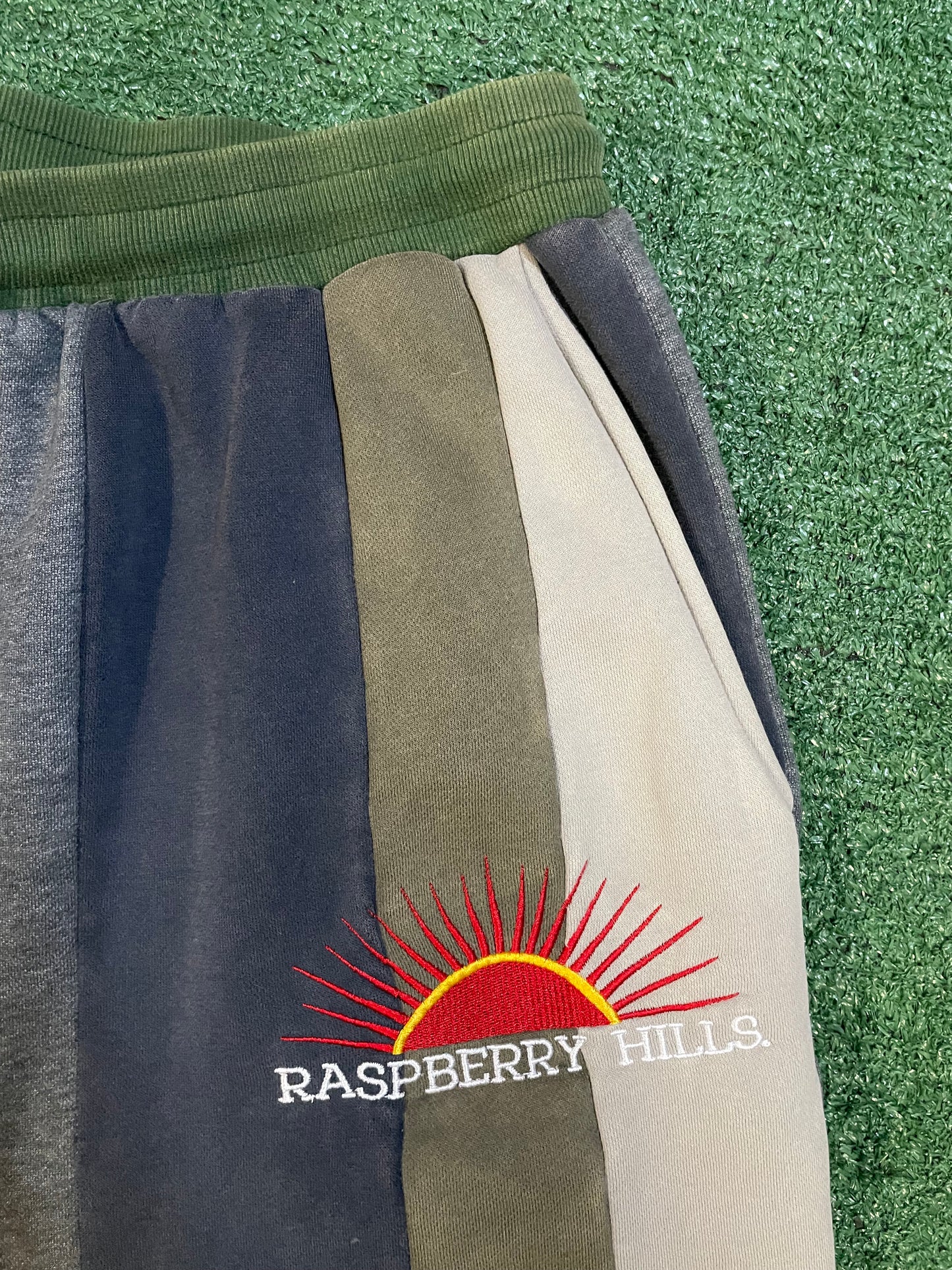 GV Raspberry Hills bonsai shorts