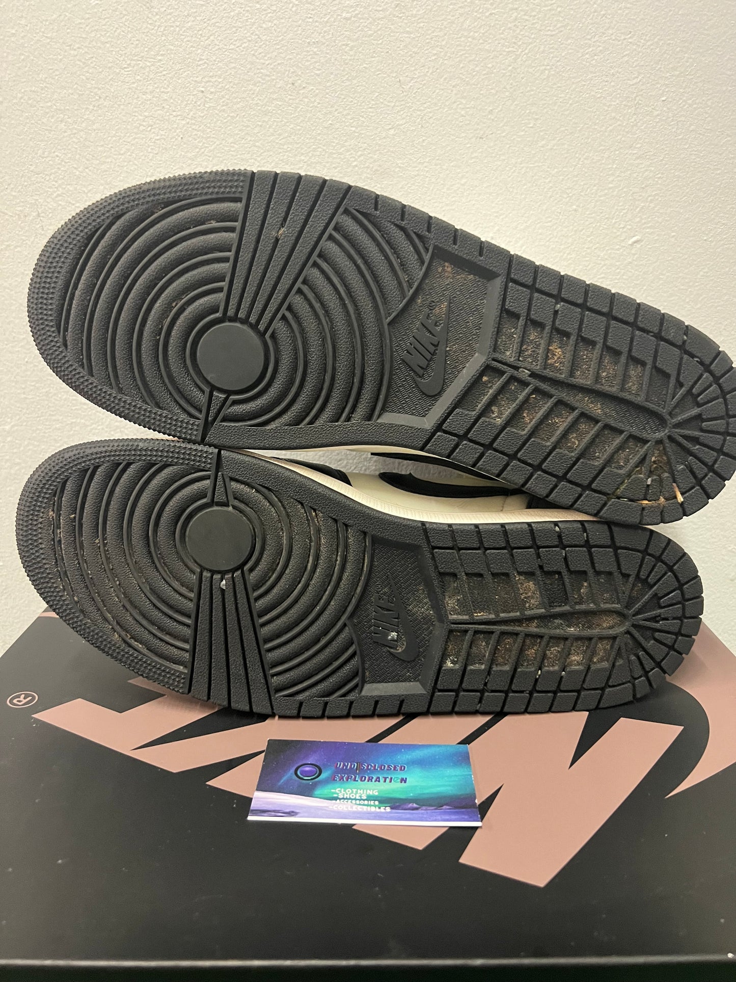 Jordan 1 low mocha size 10men/11.5women