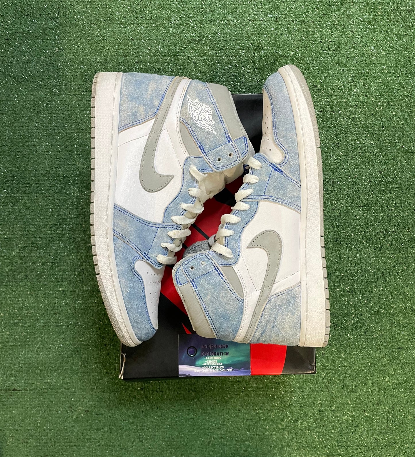 Air Jordan 1 hyper royal size 11men/12.5women