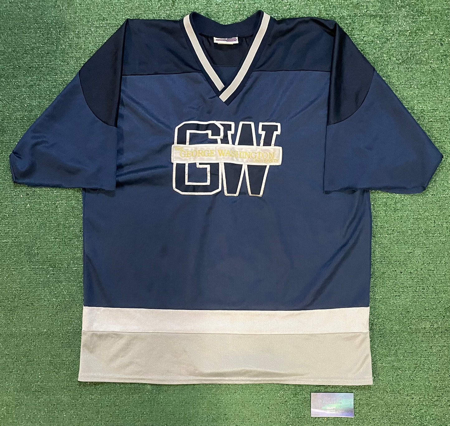 Vintage 1990s university of George Washington university jersey