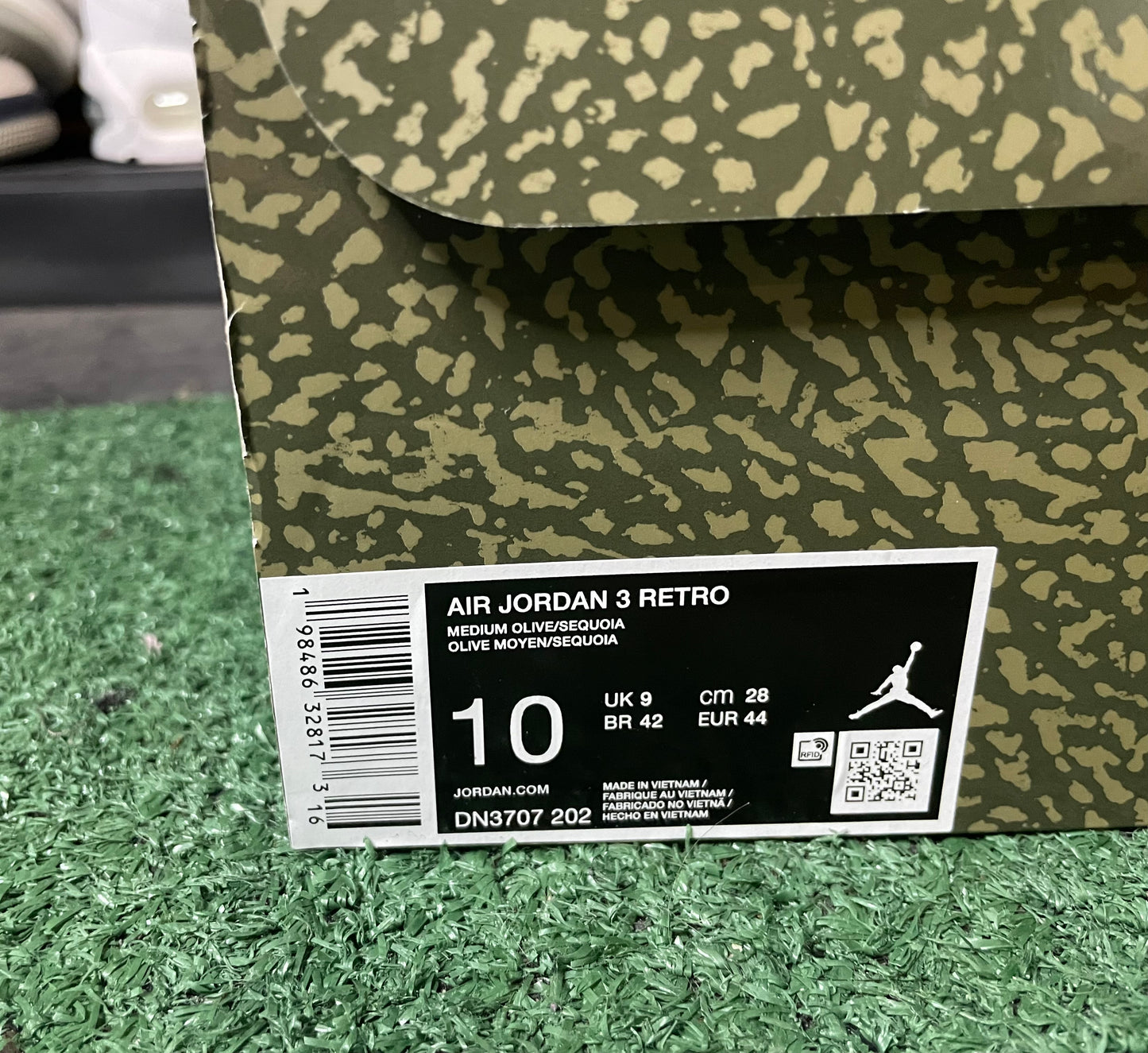 Air Jordan 3 family affair