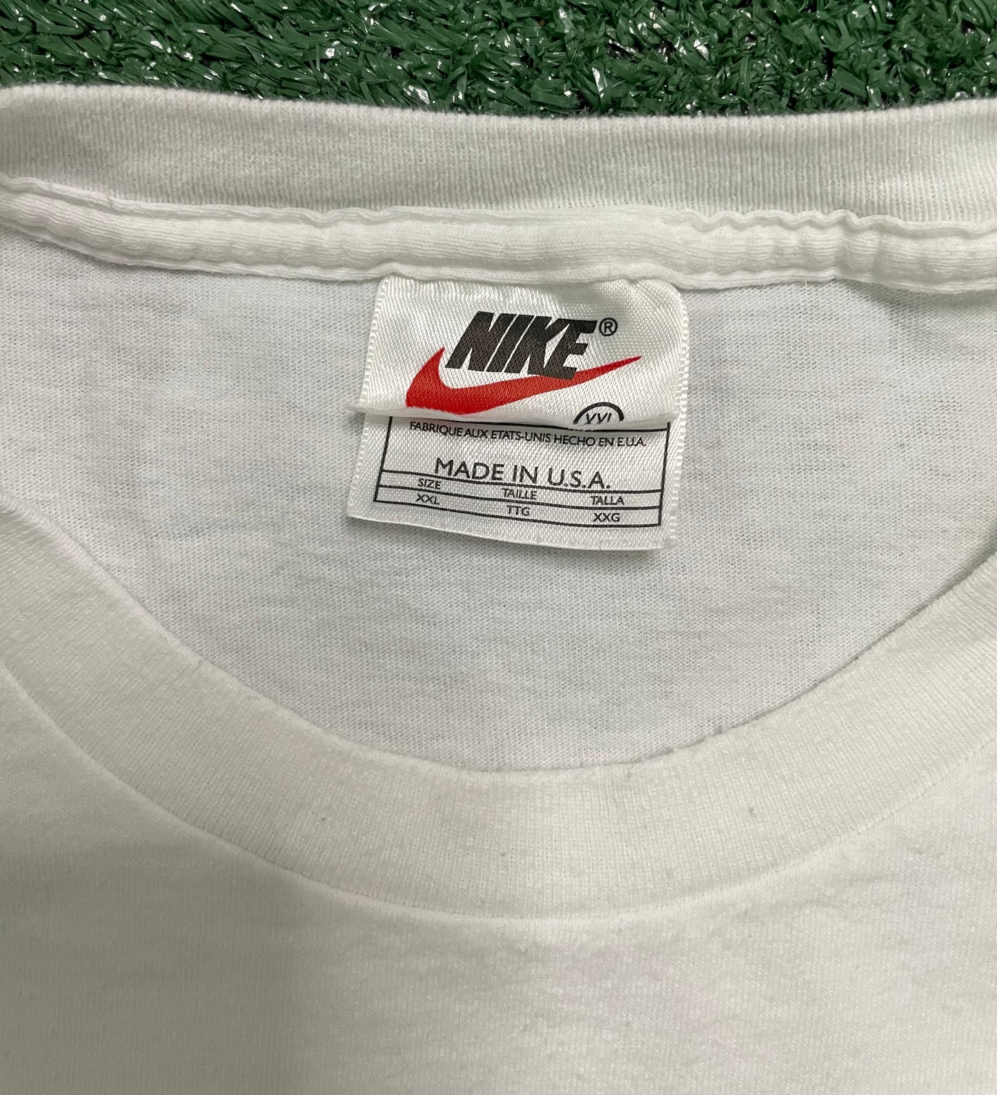 Vintage 1990s Nike center swoosh tee