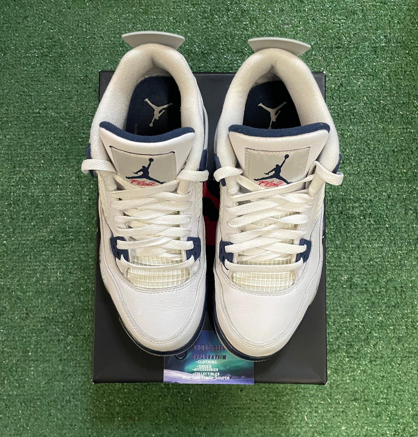Air Jordan 4 midnight navy size 7youth/8.5women