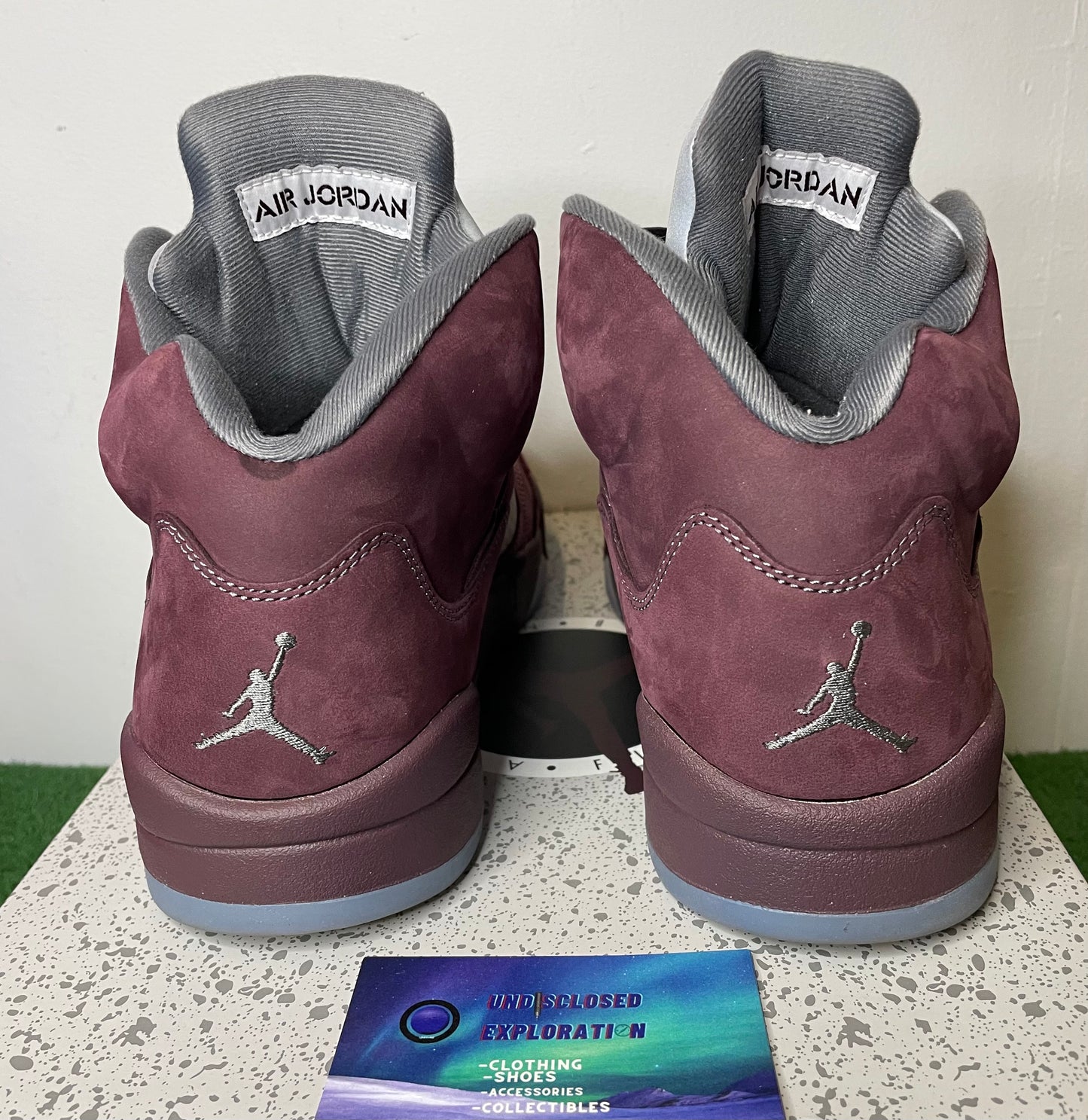 Jordan 5 burgundy size 12men/13.5women
