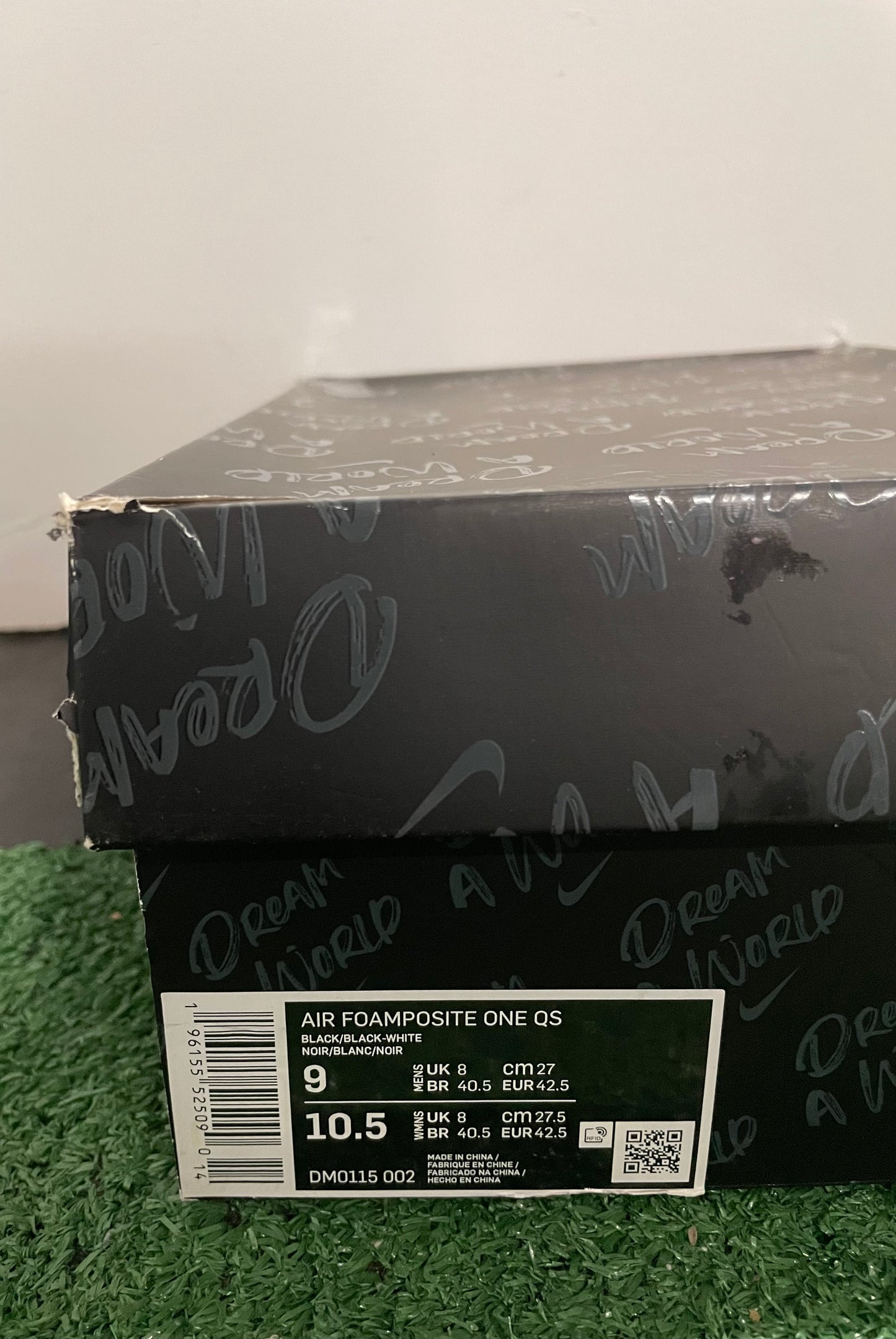 Nike Air Foamposite one dream a world black size 9men/10.5women
