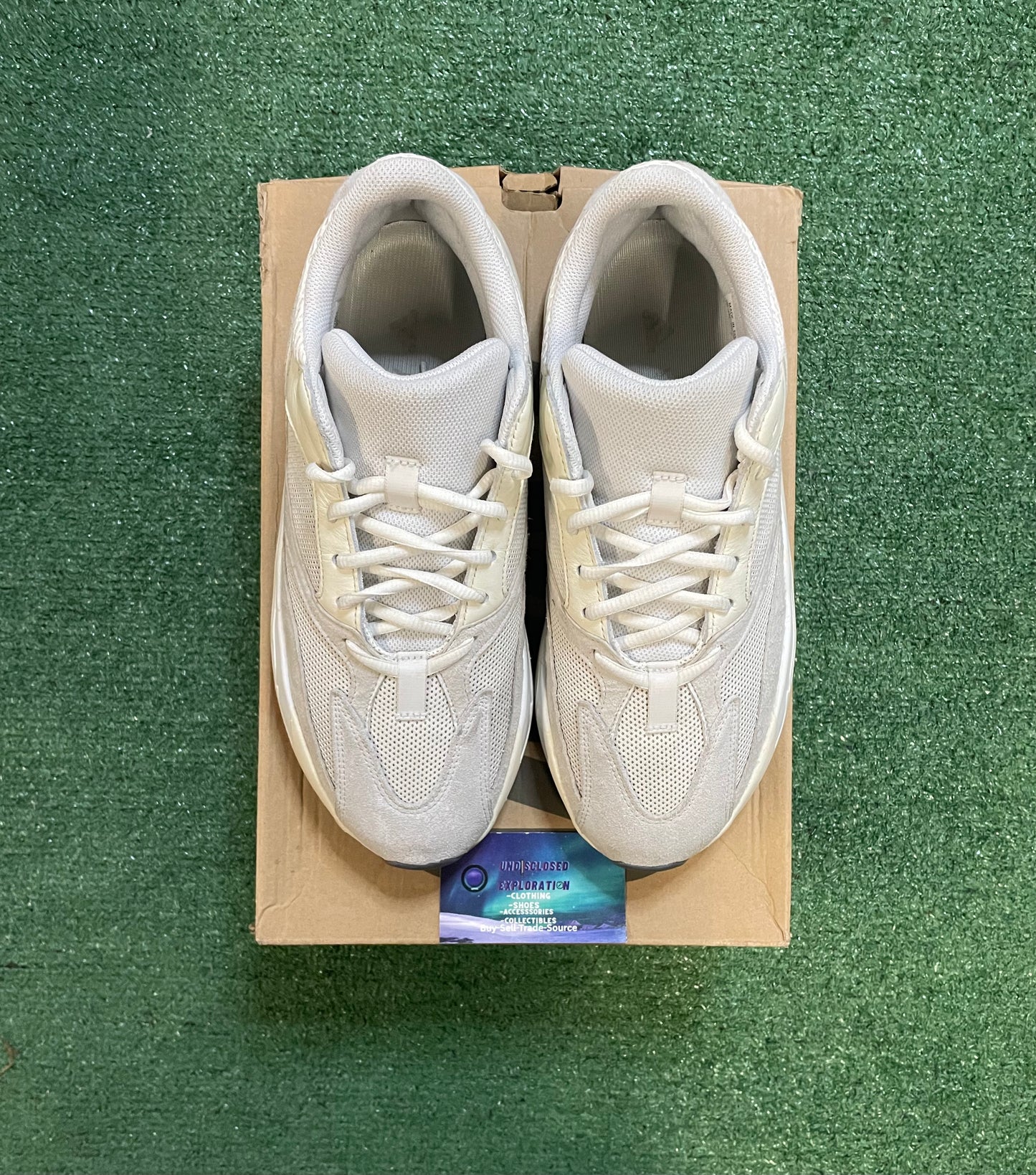 Yeezy Boost 700 analog size 11men/12.5women