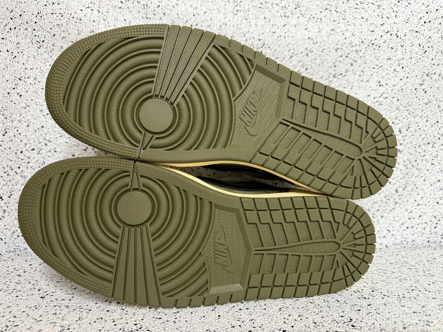 Jordan 1 Low Travis Scott Reverse Medium Olive
