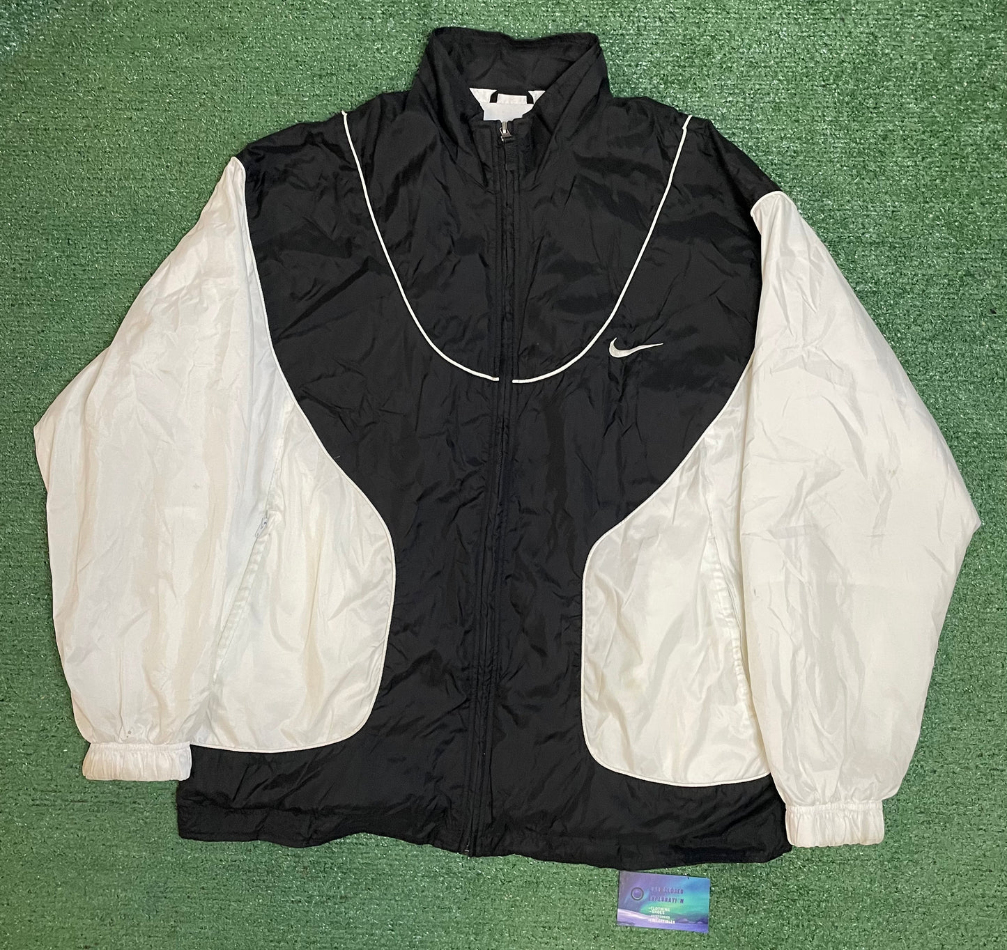 Vintage 1990s Nike big swoosh windbreaker