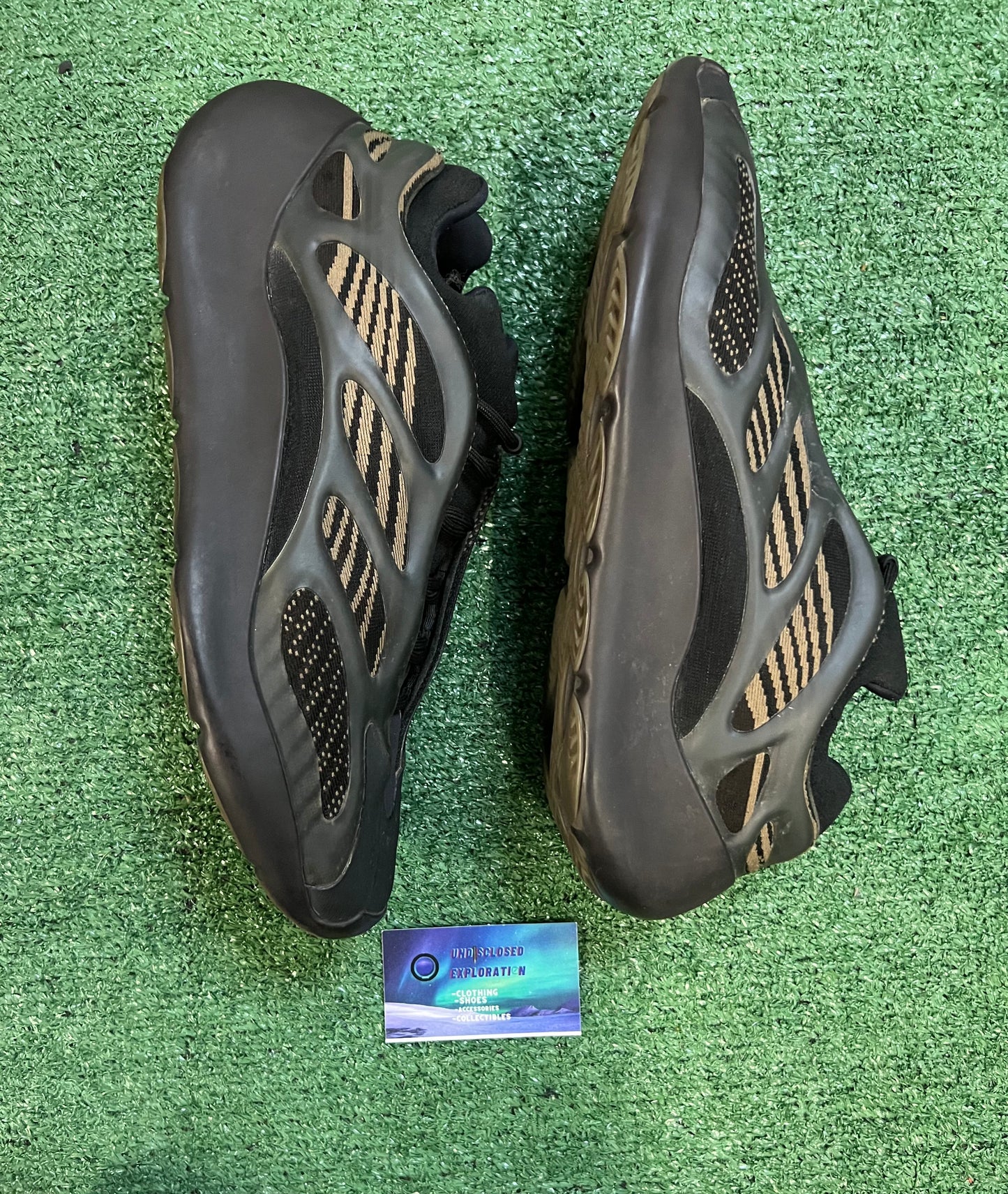 Adidas Yeezy 700 clay brown size 14men/15.5women