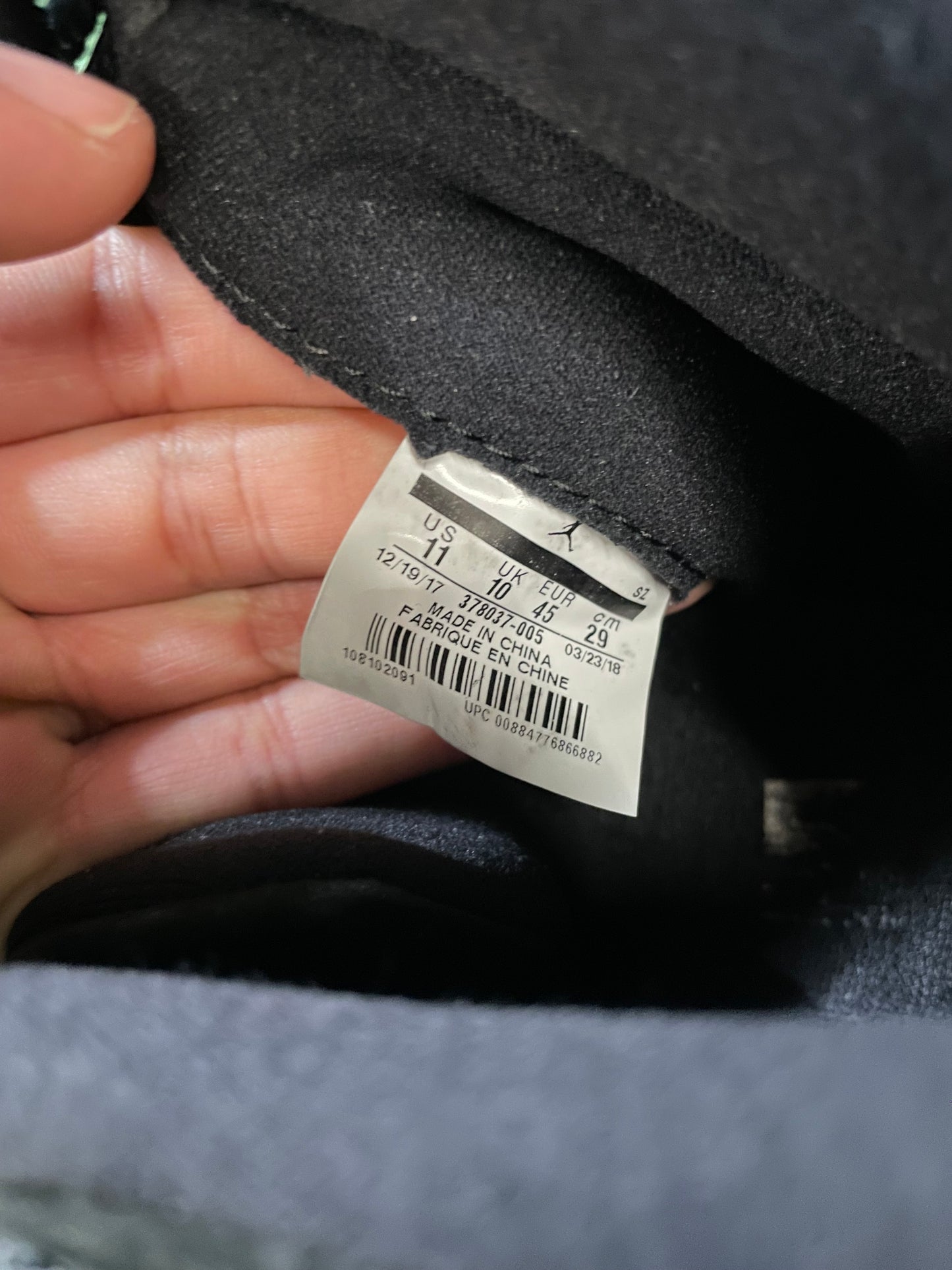 Jordan 11 cap and gown size 11men/12.5women