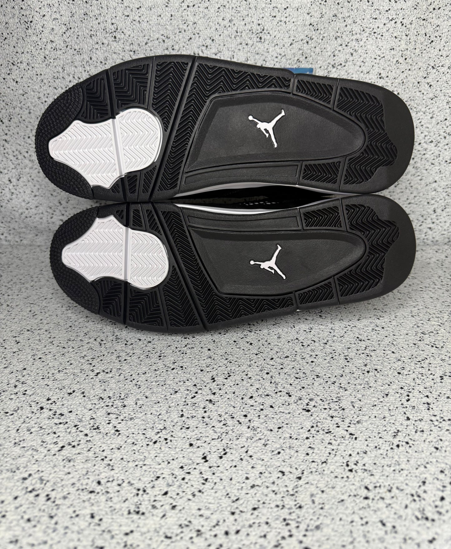 Jordan 4 White Thunder