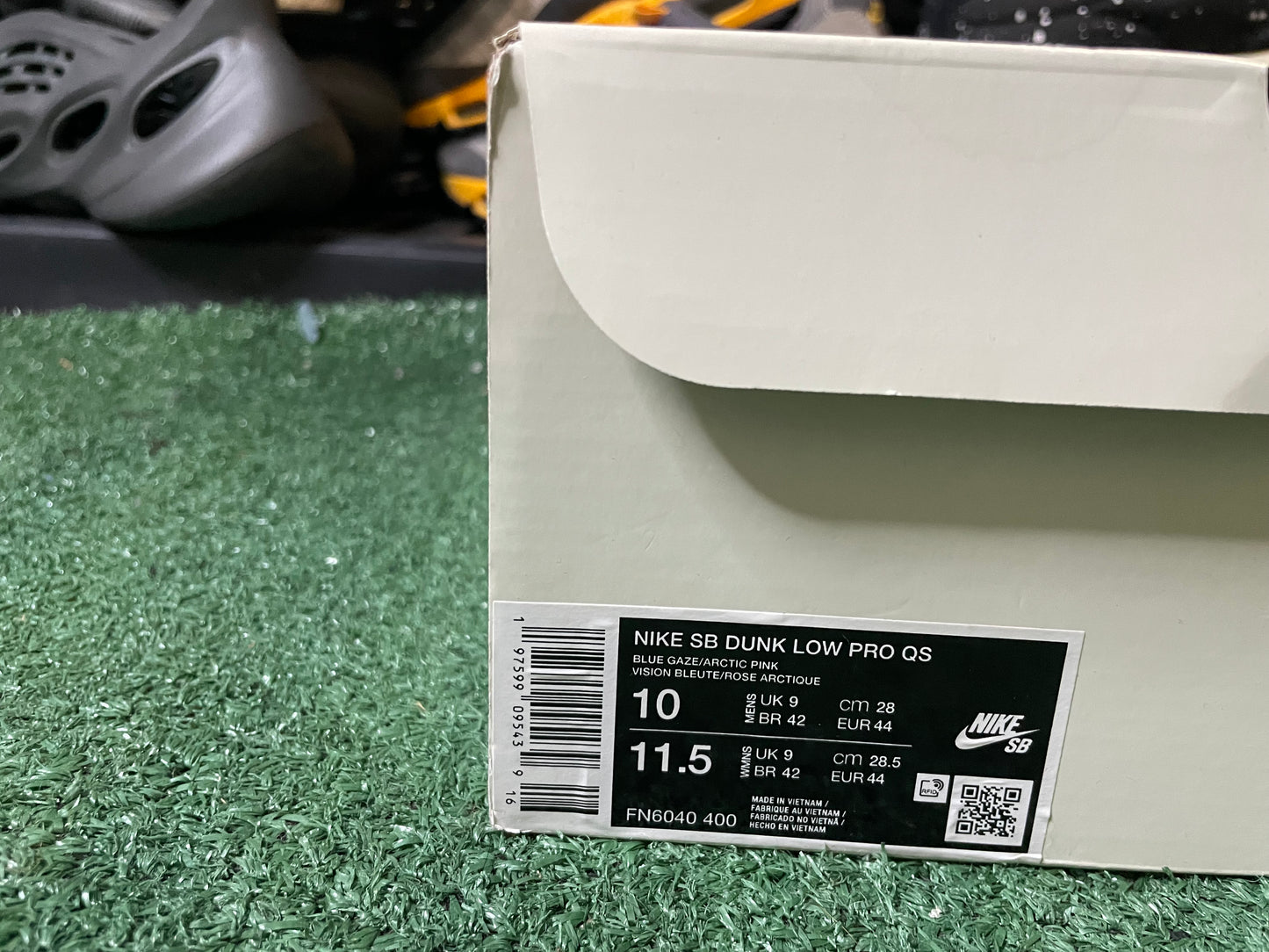 Nike SB Dunk Verdy misty size 10men/11.5women