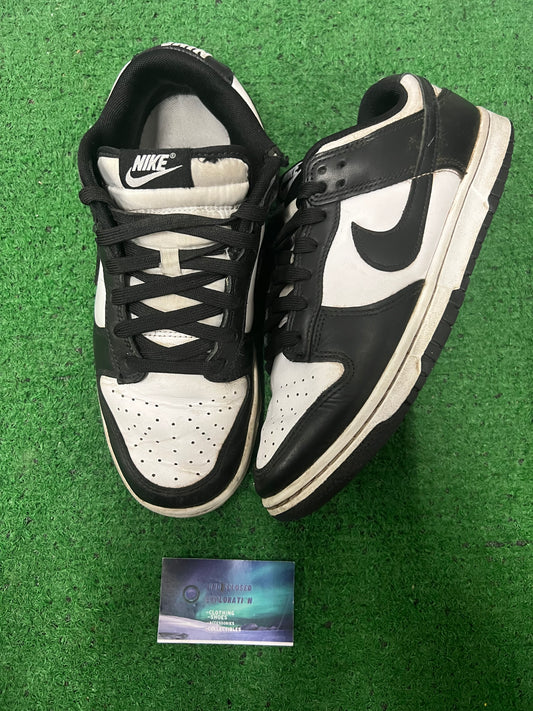 Nike dunk low panda size 8.5men/10women