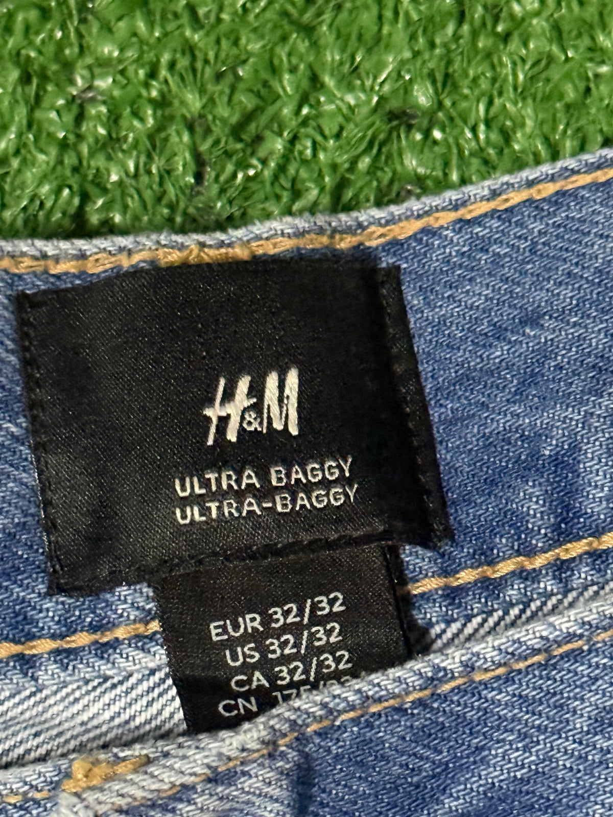 H&M Ultra Baggy Jeans