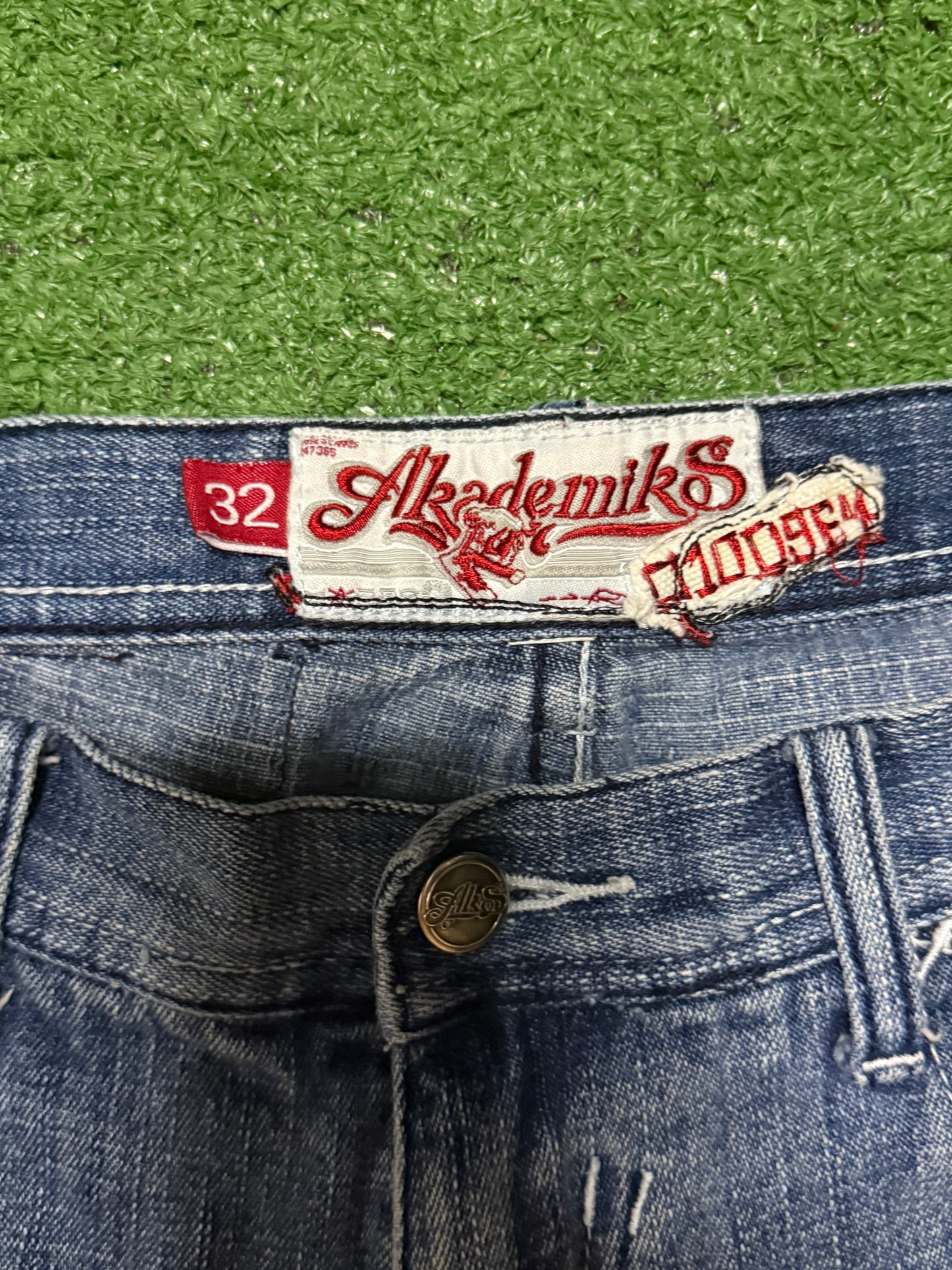 Vintage Akademiks Jorts