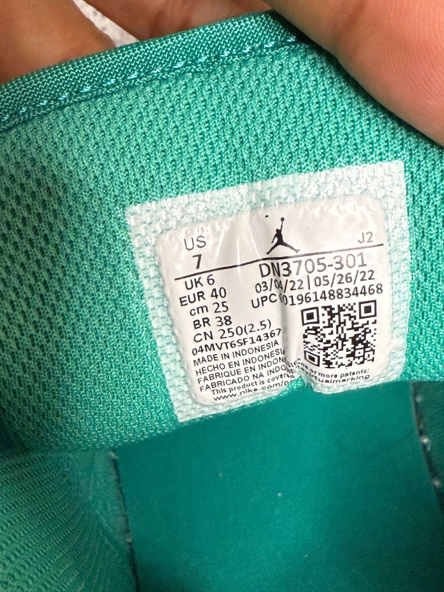 Jordan 1 Low New Emerald 7 Youth/8.5women “Preowned”