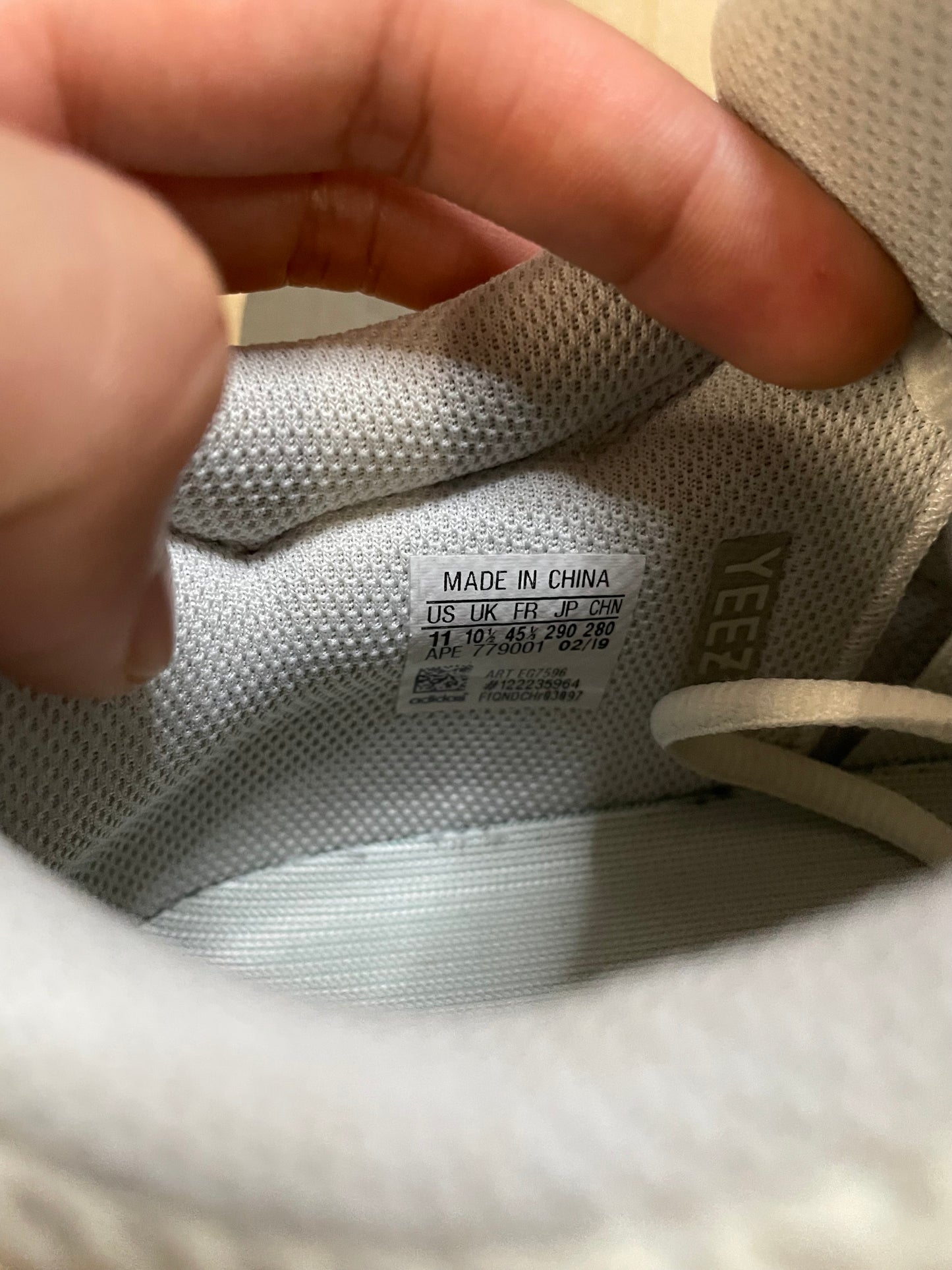 Yeezy Boost 700 analog size 11men/12.5women