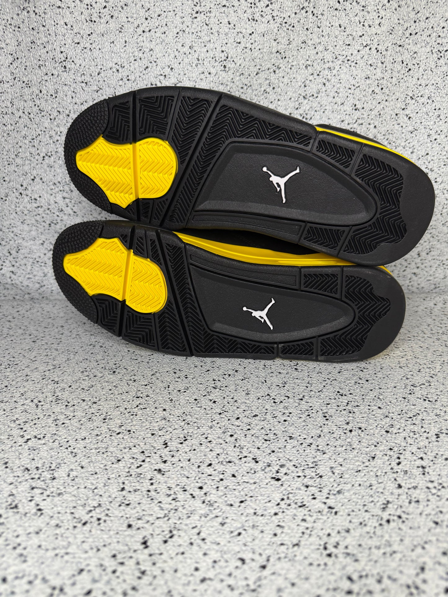 Jordan 4 Thunder