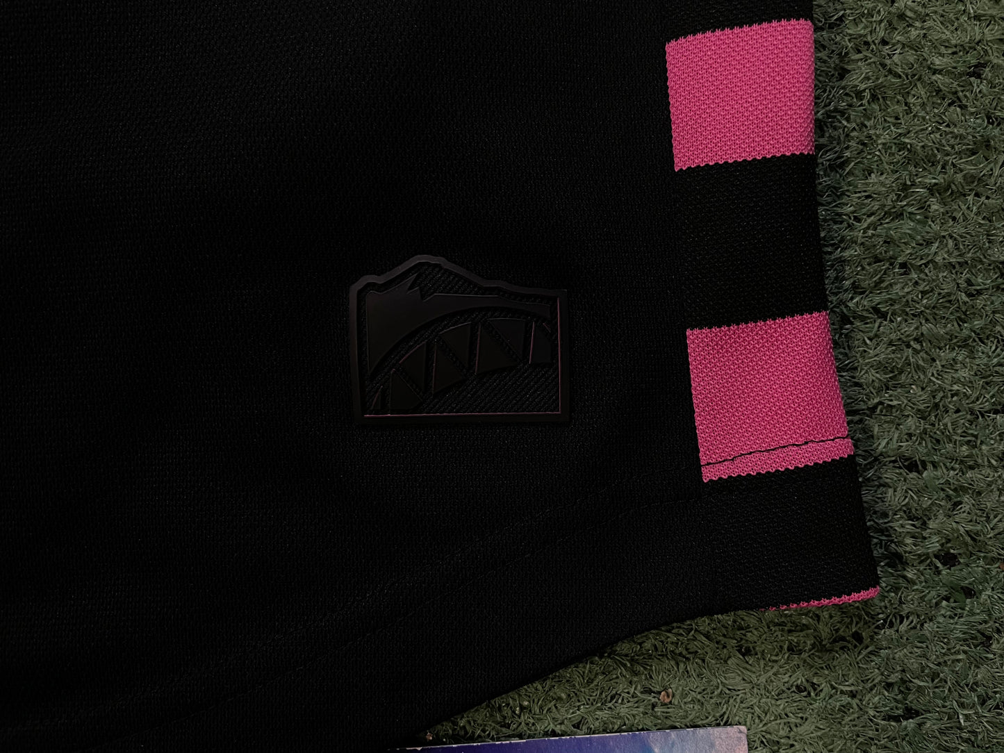Adidas Seattle Sounders FC away black & pink jersey