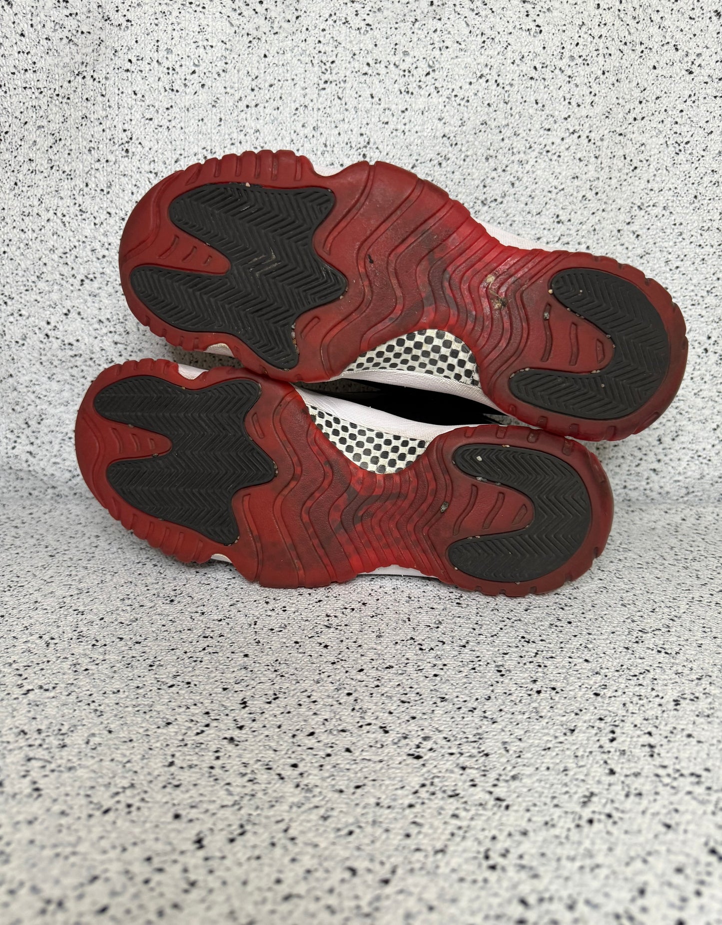 Jordan 11 Bred 10.5 Men/12 Women “Preowned”
