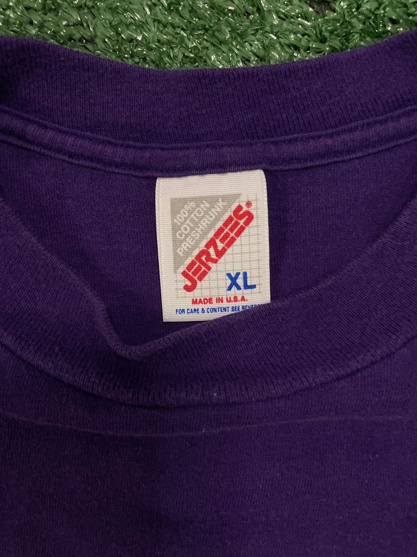 Vintage 1990s UW University of Huskies embroidered tee