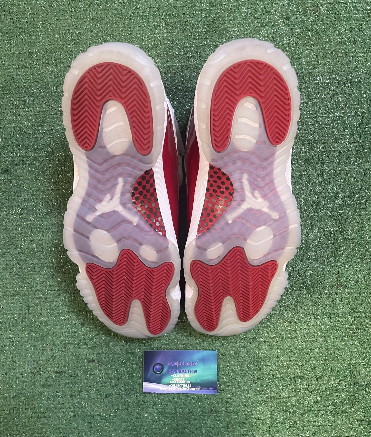 Jordan 11 cherry size 10.5men/12women