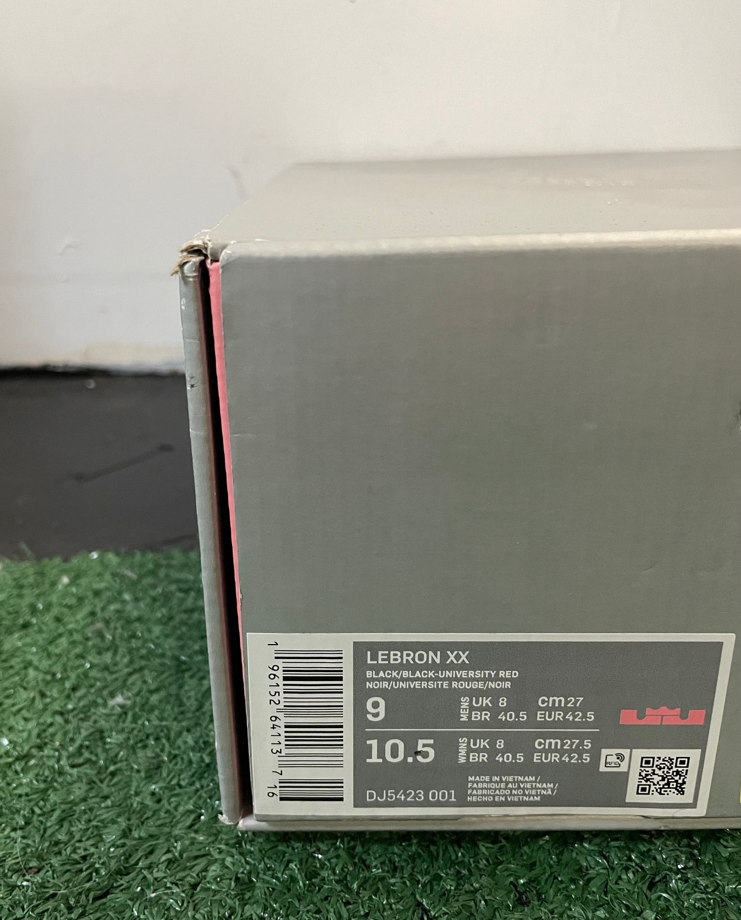 Nike Lebron 20 trinity size 9men/10.5women