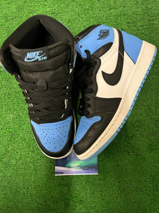 Jordan 1 Unc toe size 5.5youth/7women