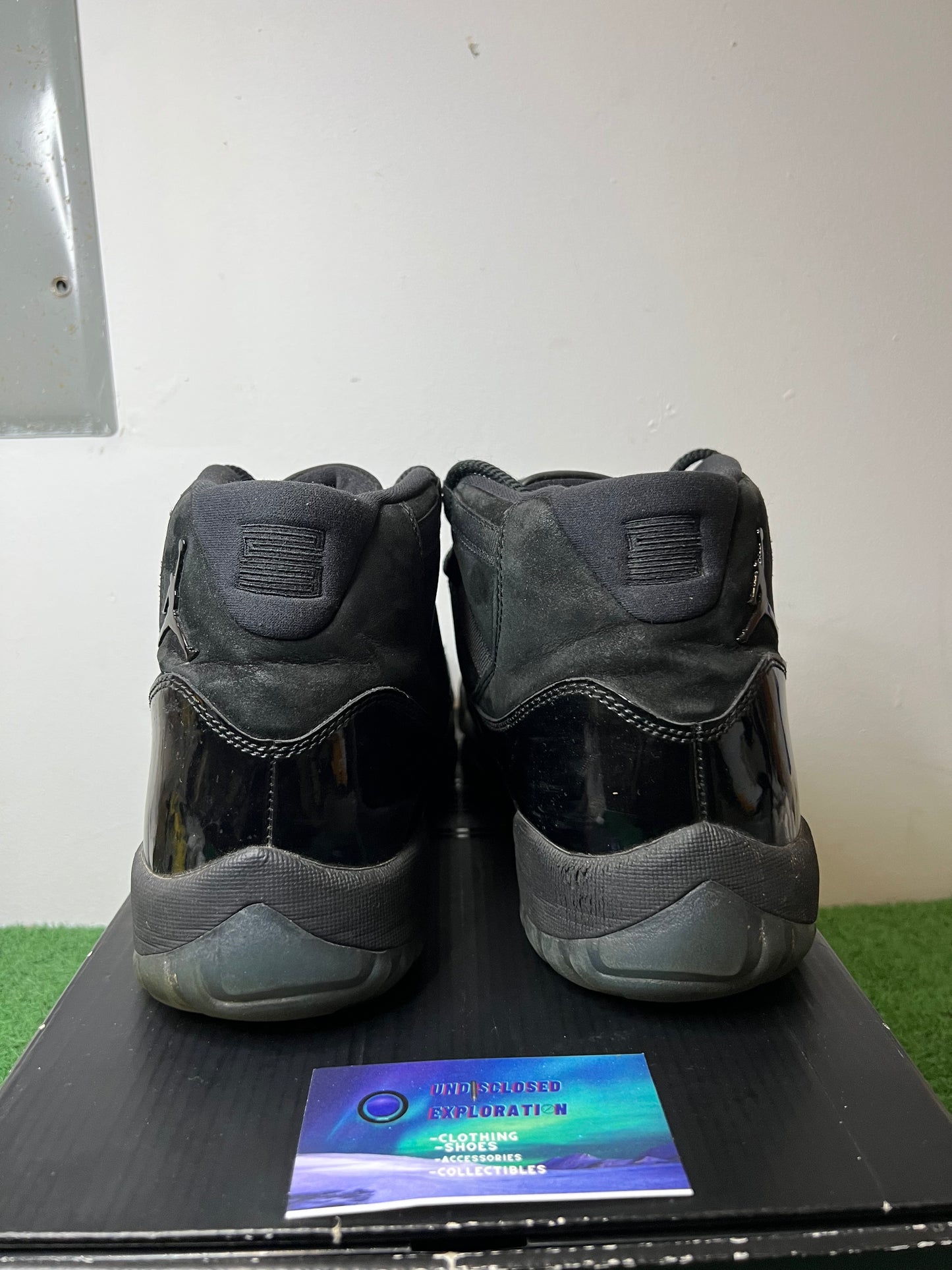 Jordan 11 cap and gown size 12men/13.5women