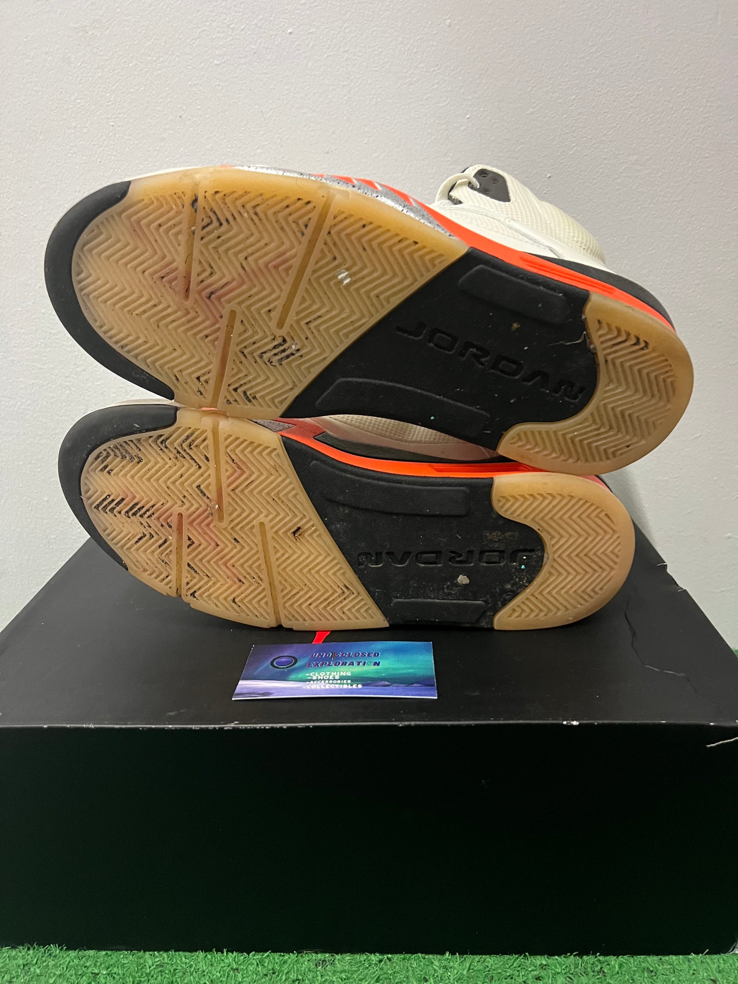 Jordan 5 shattered backboard size 9men/10.5women