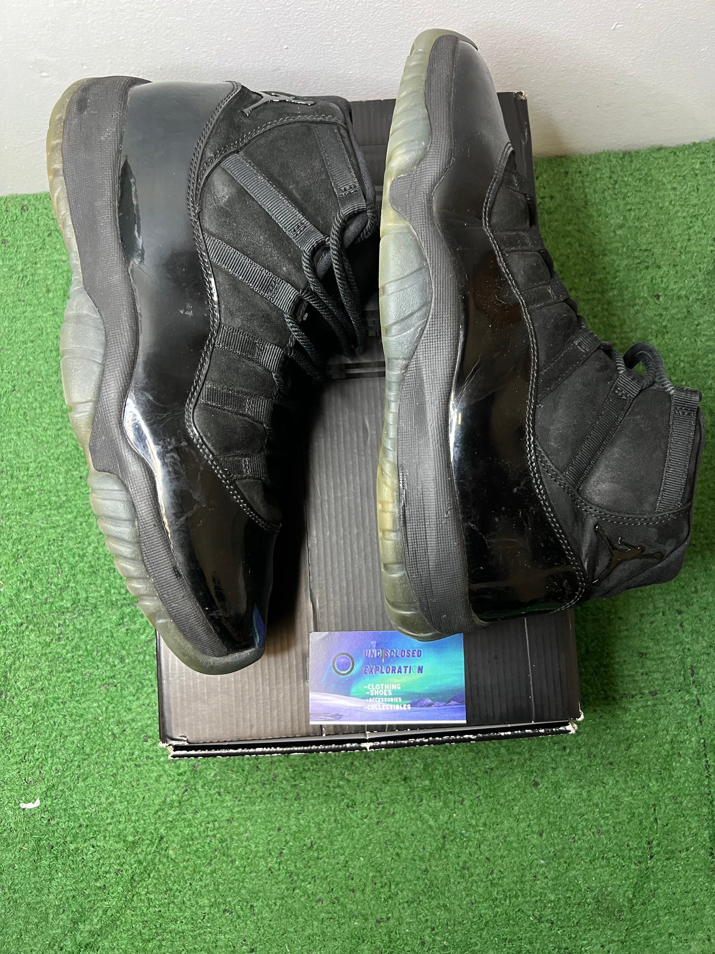 Jordan 11 cap and gown size 12men/13.5women