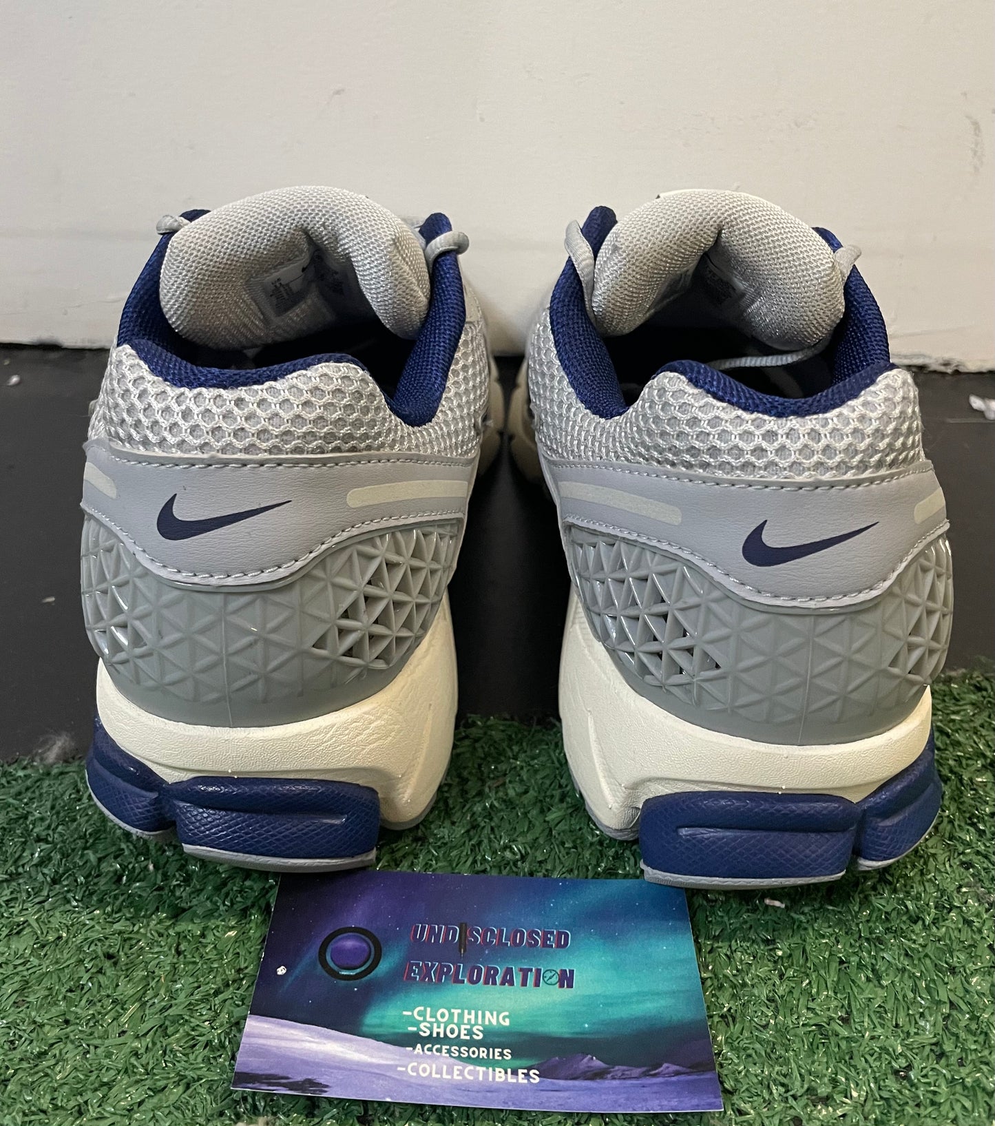 Nike Vomero 5 yankee size 11men/12.5women